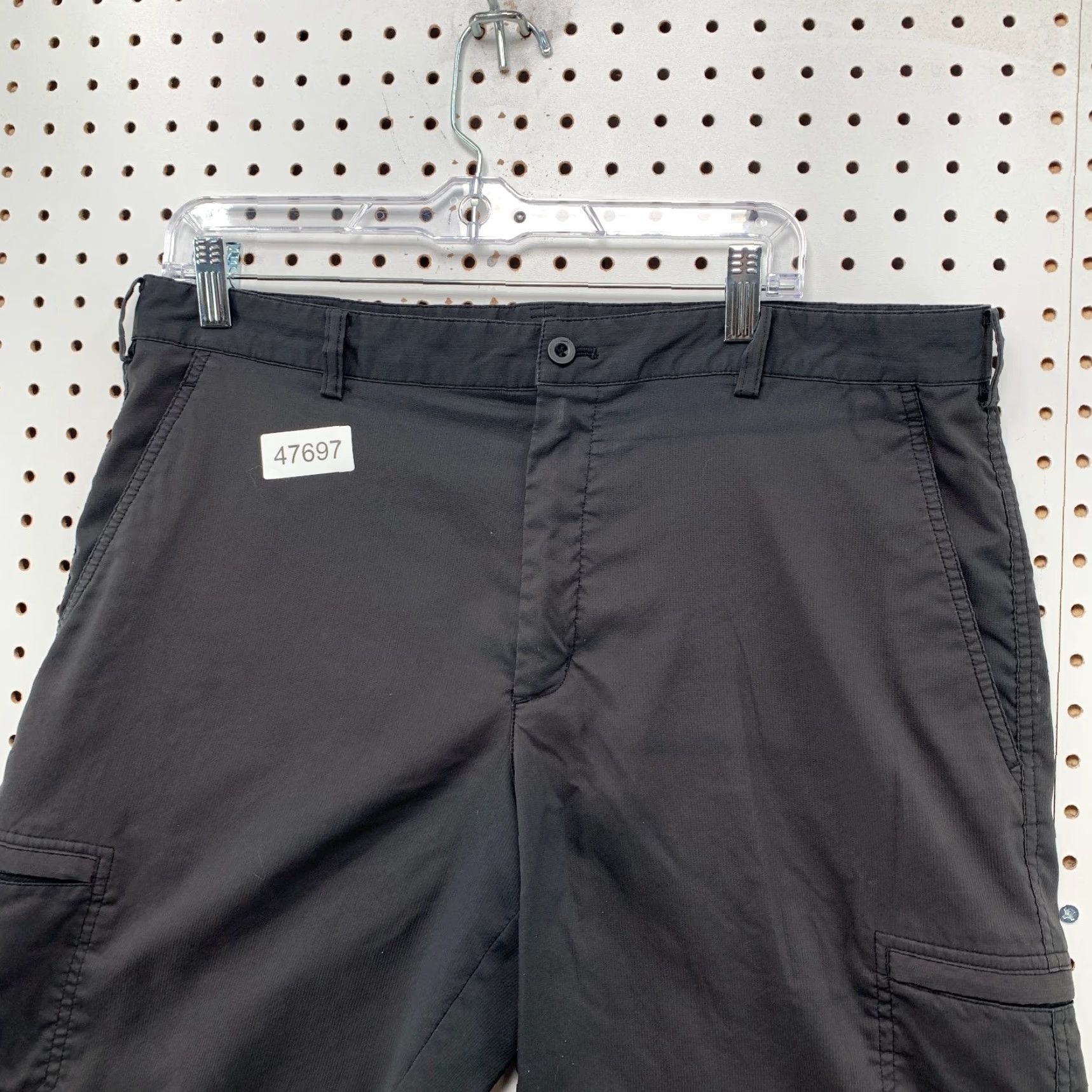 Nike Nike Golf Cargo Shorts Mens 36 Black Pockets Active Preppy 36x11 Size US 36 / EU 52 - 5 Thumbnail