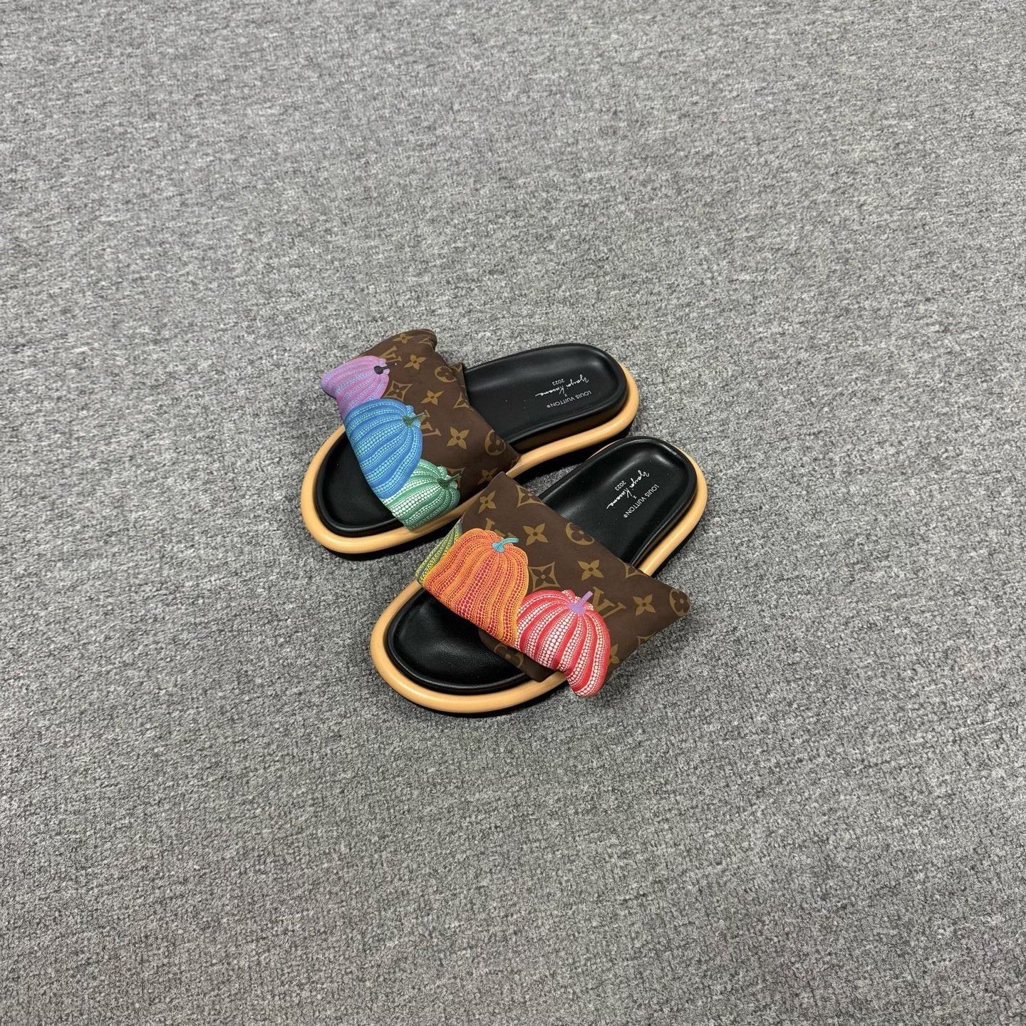 Louis Vuitton Louis Vuitton Yayoi Kusama Pumpkin Slippers Size US 6 / IT 36 - 1 Thumbnail