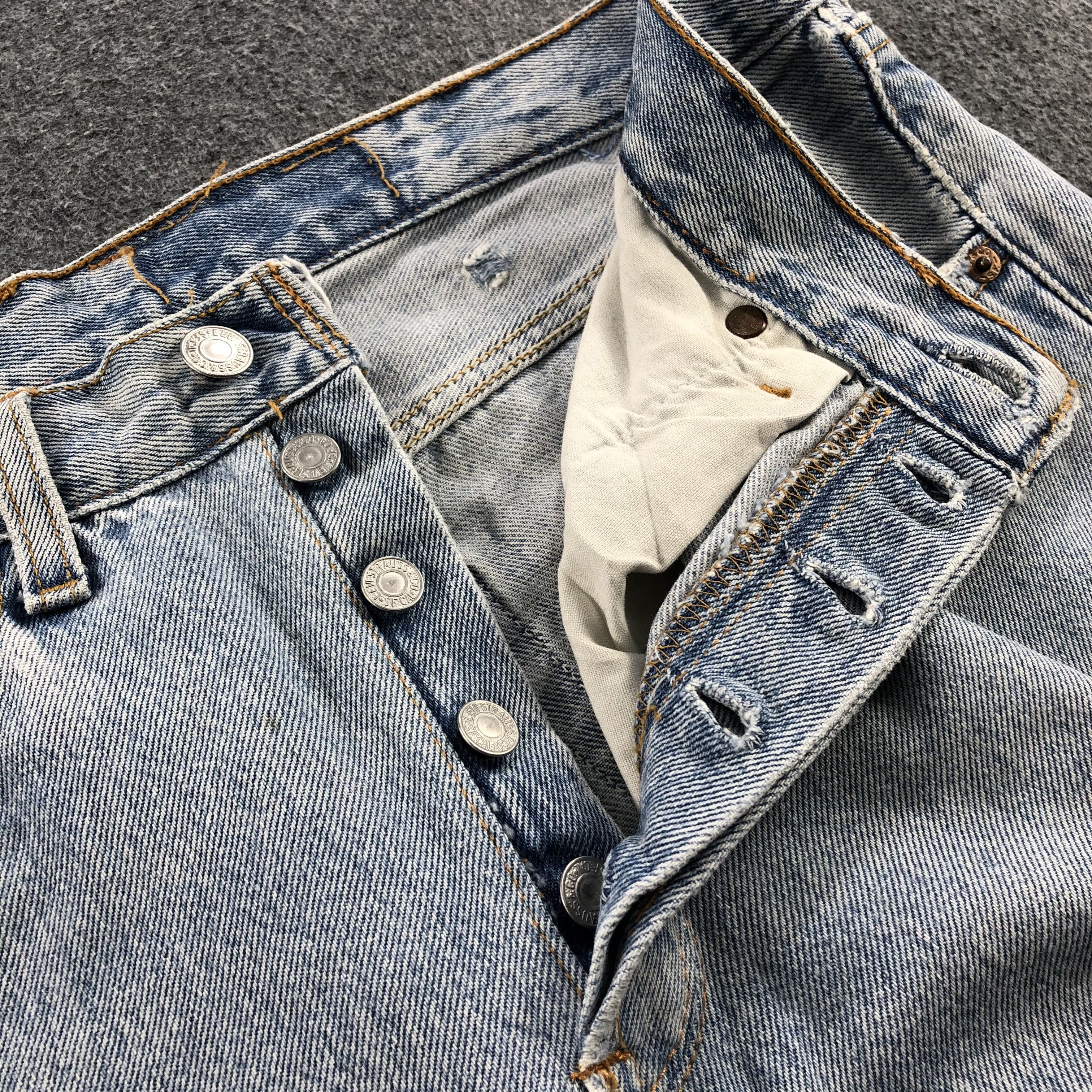 Levi's × Vintage Vintage 90s Light Wash Levis 501 Jeans Skull Patch-JM971 Size US 31 - 8 Thumbnail