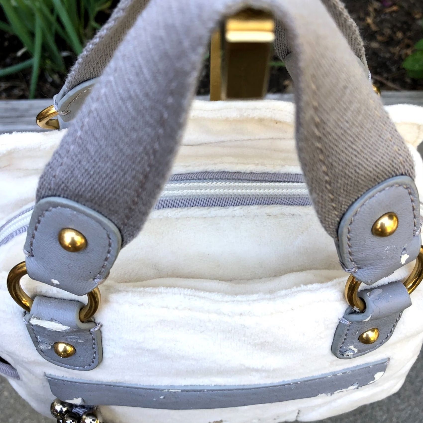 Juicy Couture JUICY COUTURE Y2K Velour Shoulder Bag Purse White Grey Zipper Top Handle Bag Womens Small 8x7 Velour Y2K Designer Purse Size S / US 4 / IT 40 - 6 Thumbnail