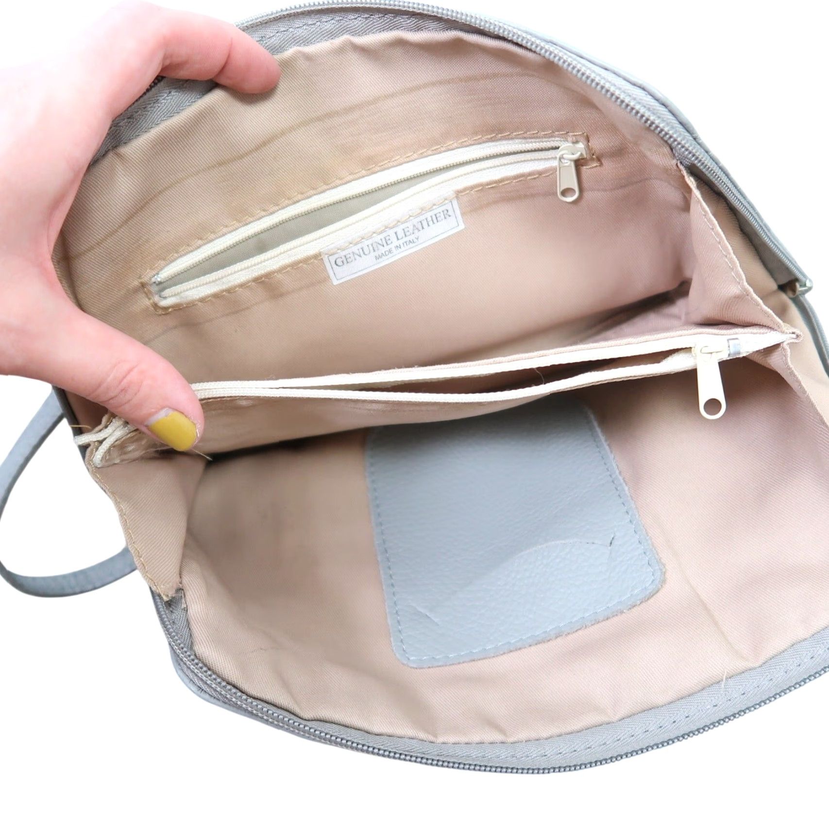 Vintage VINTAGE Light Grey Leather Crossbody Bag Purse Made in Italy Gray Leather Small Women Zip Crossbody Casual 10" 7" Size ONE SIZE - 4 Thumbnail