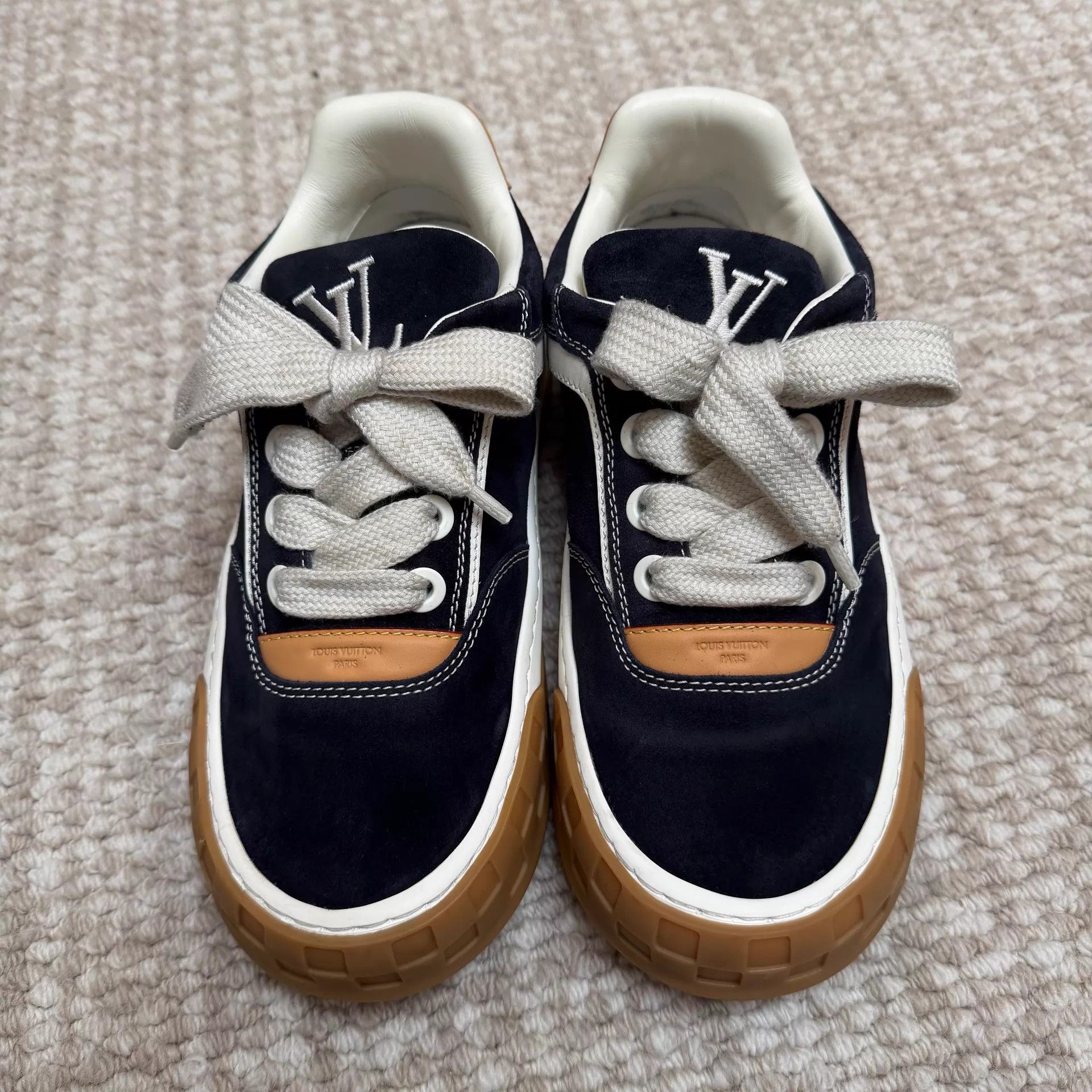 Louis Vuitton LOUIS VUITTON Tilted Suede Low-Top Sneaker Black UK9 Size US 10 / EU 43 - 2 Thumbnail