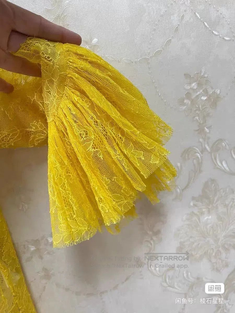 Gucci Gucci Yellow Lace Runway Shirt. Size M / US 6-8 / IT 42-44 - 8 Thumbnail
