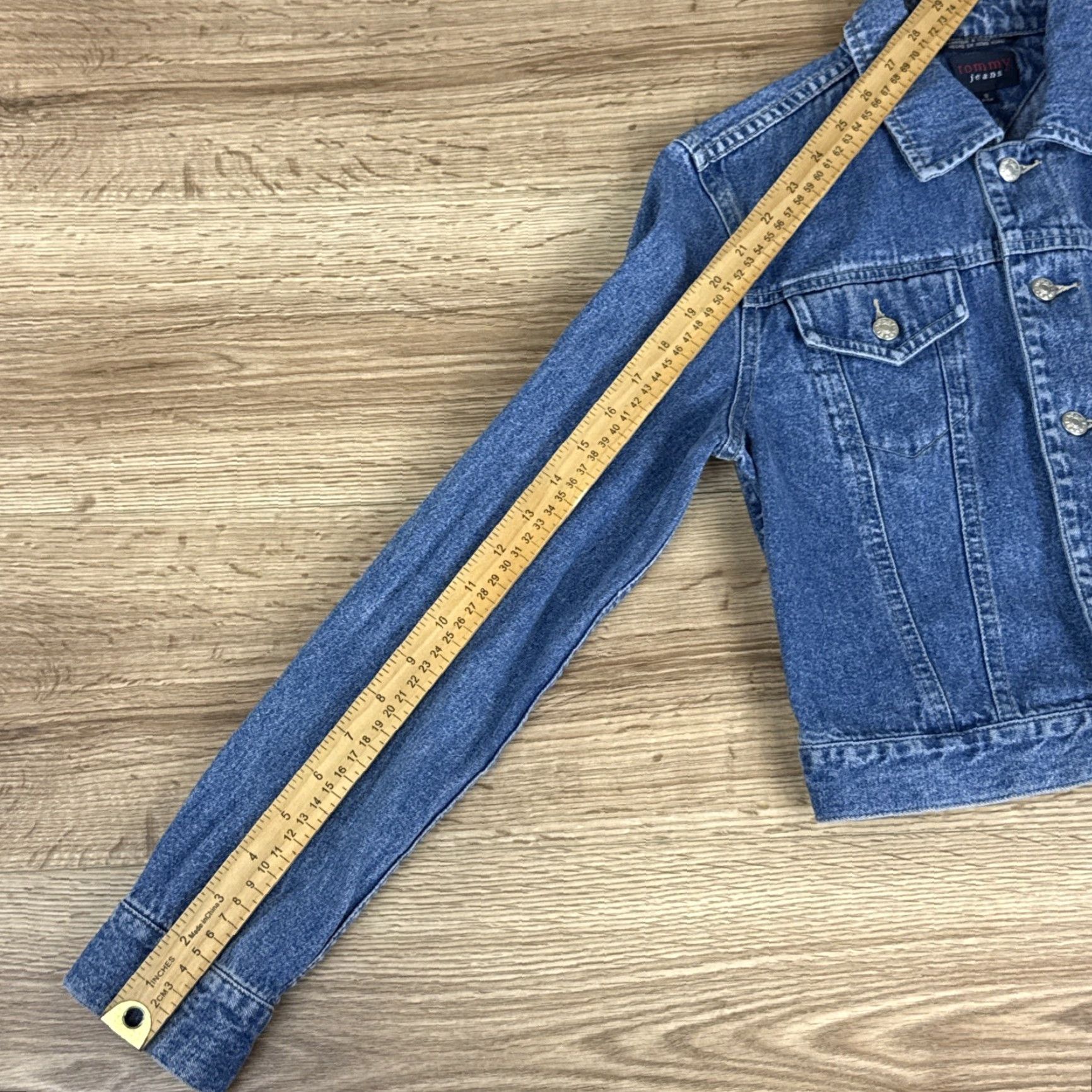 Tommy Hilfiger TOMMY HILFIGER Blue Denim Cropped Trucker Jacket Women's Size S Size 28" / US 6 / IT 42 - 7 Thumbnail