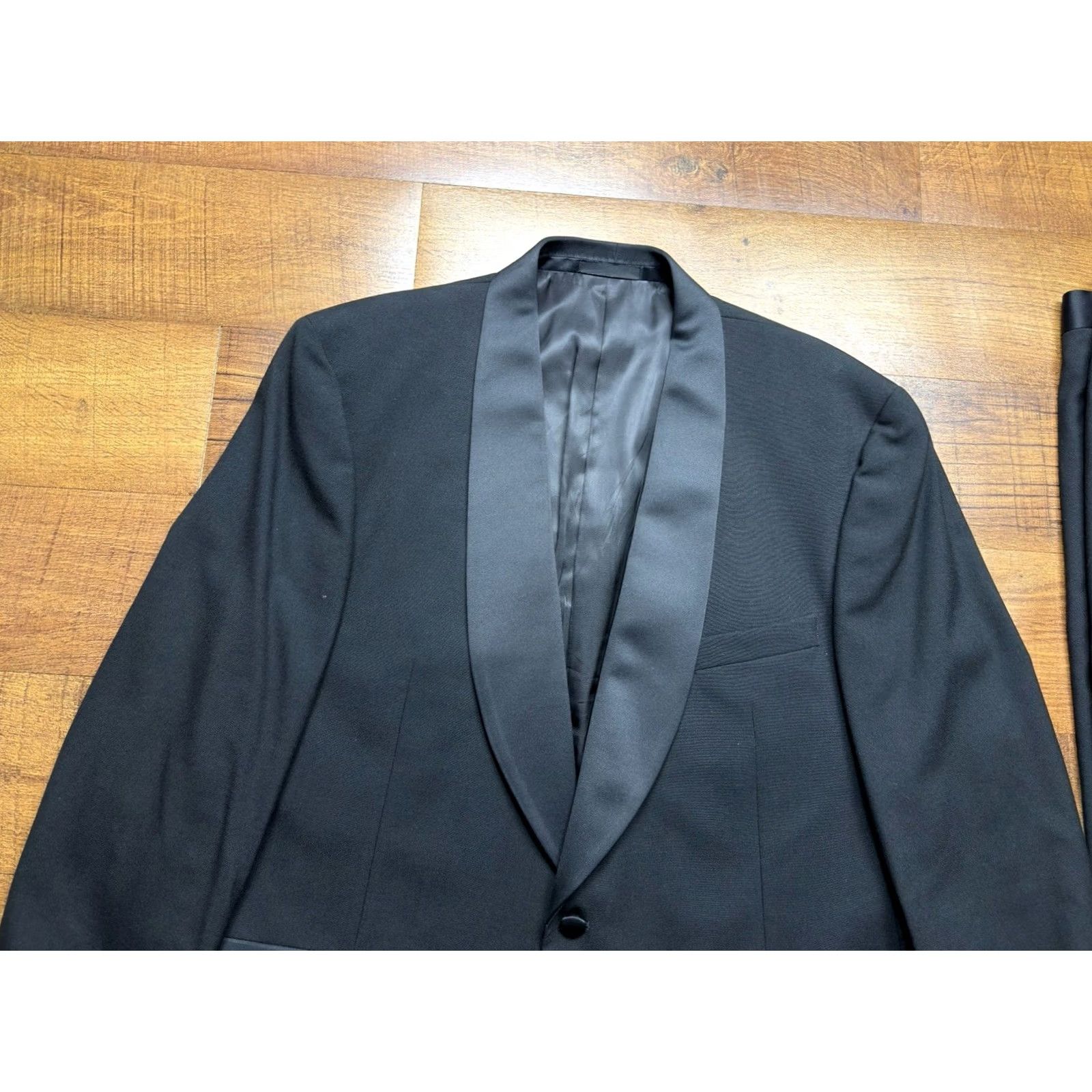 Vintage Jhane Barnes black Shawl collar wool and satin Tuxedo Mens 44R 2pc Formal Suit Jacket & Pants Size 44R - 3 Thumbnail