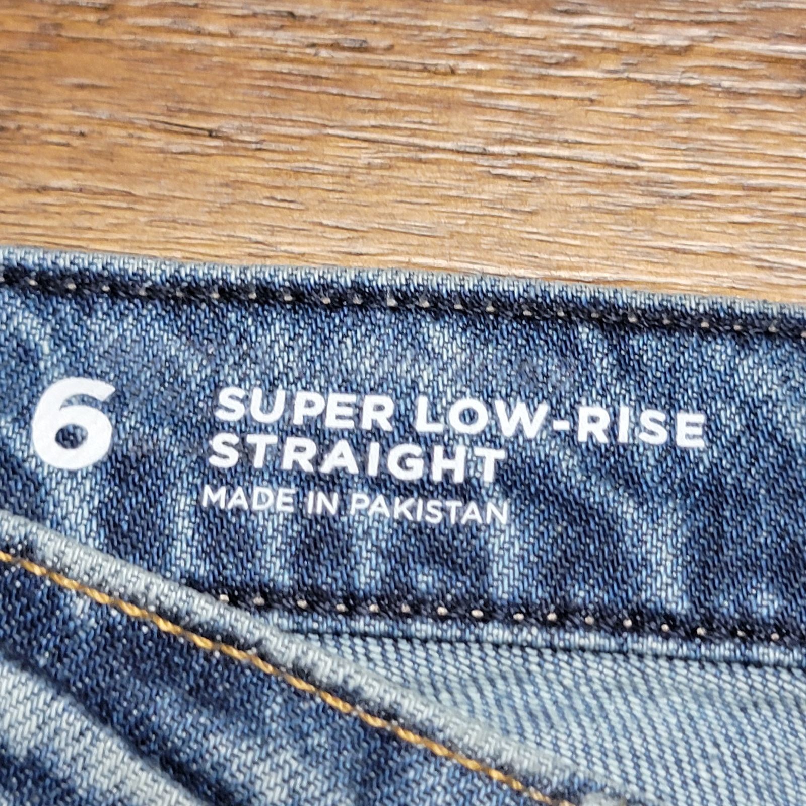 Arizona Jean Co. Arizona Jean Co Super Low-Rise Straight Jeans w/ Stars - 6 Size 28" / US 6 / IT 42 - 6 Thumbnail