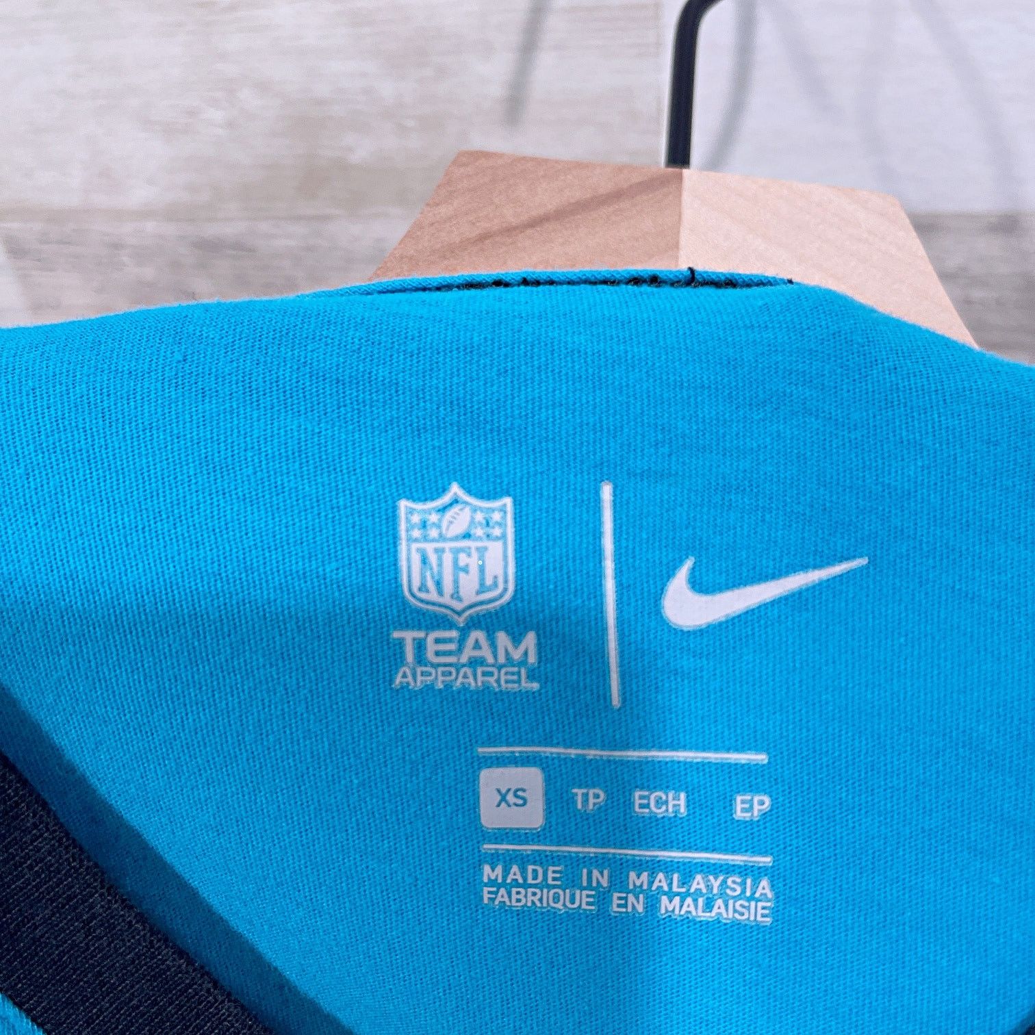 Nike CAROLINA PANTHERS Logo Raglan Tee Womens XS Size XS / US 0-2 / IT 36-38 - 6 Thumbnail