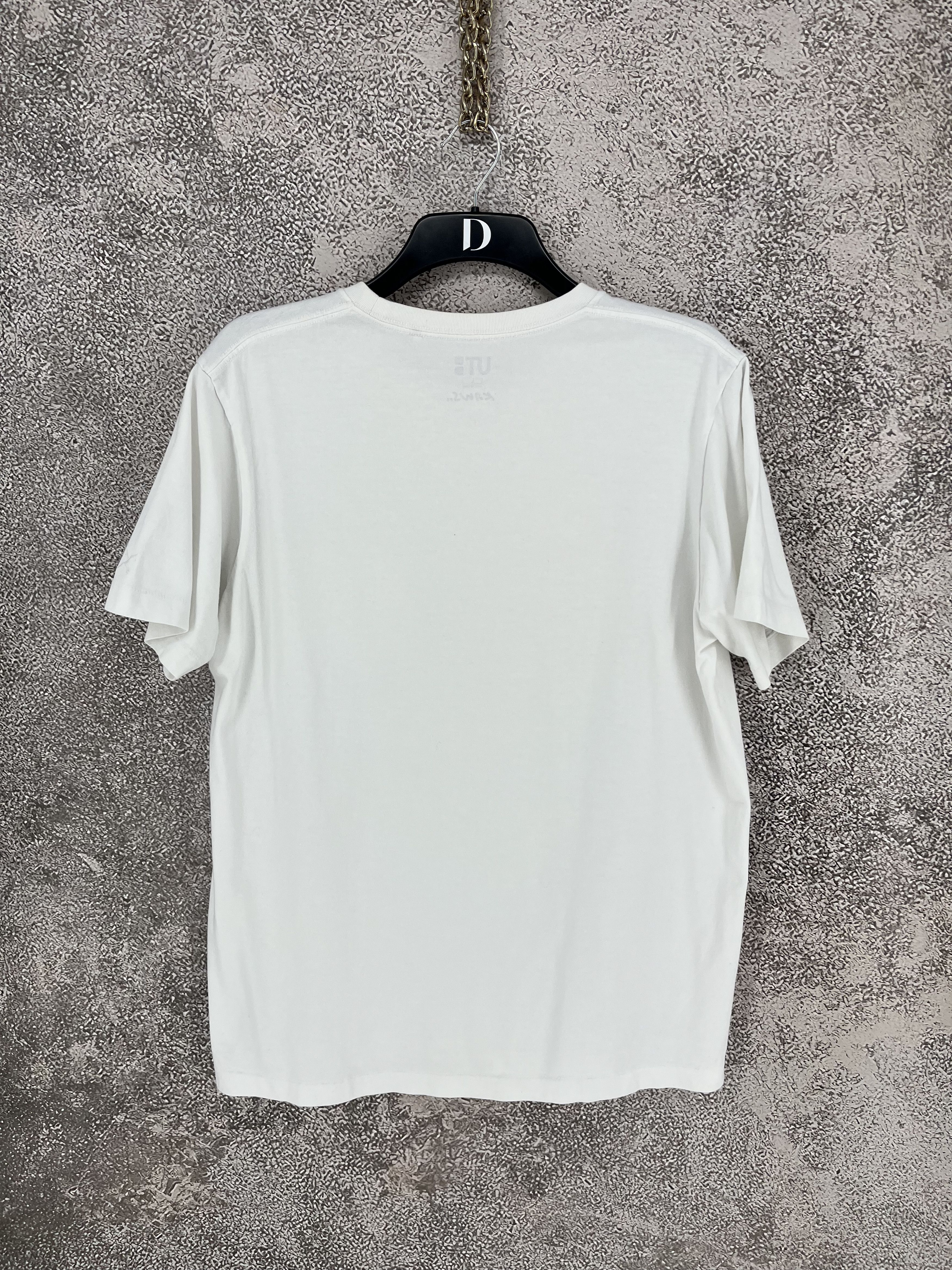 Uniqlo Mens T-Shirt Uniqlo x Kaws Big Print Size L Size US L / EU 52-54 / 3 - 12 Thumbnail