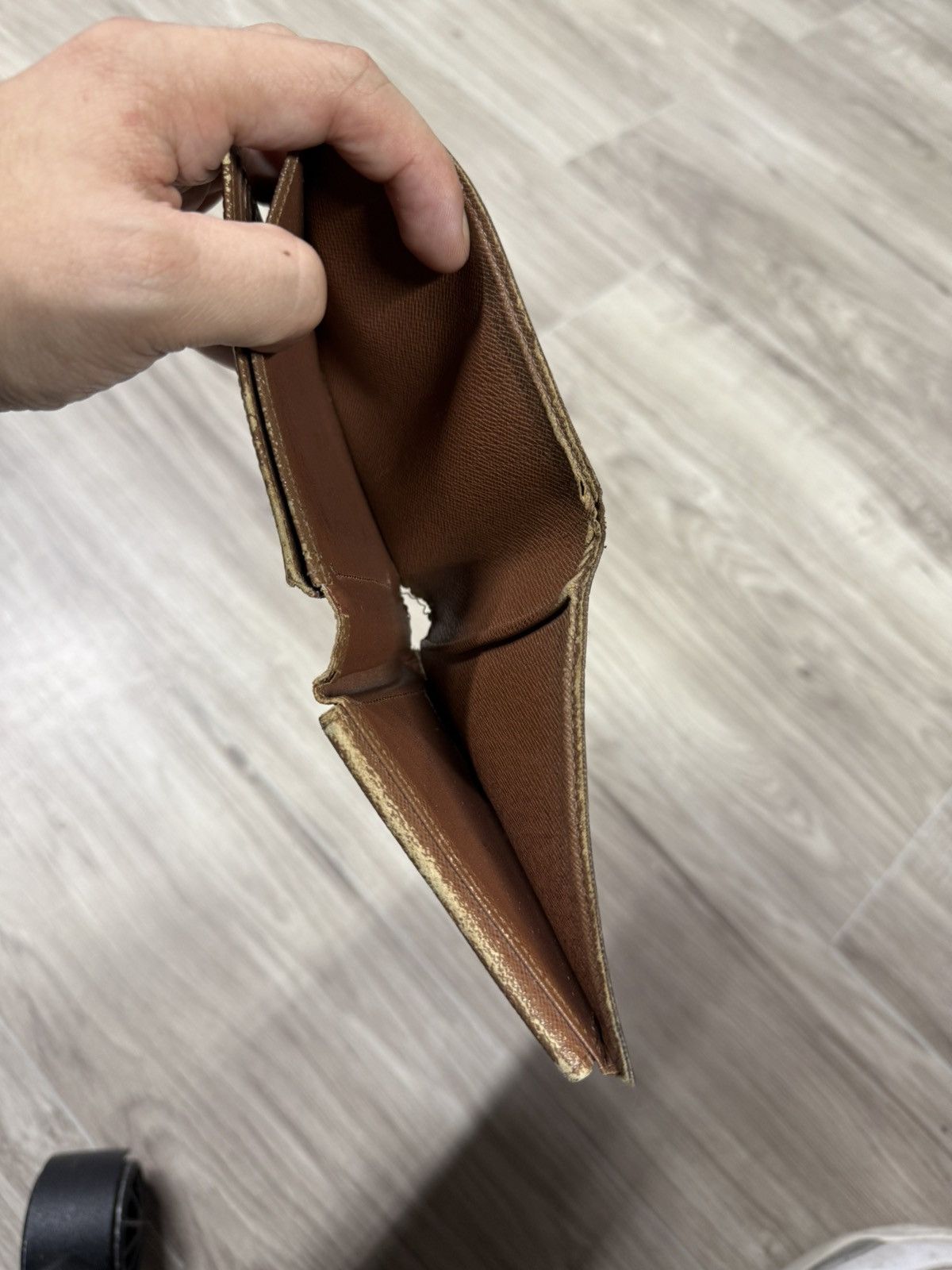 Louis Vuitton Louis Vuitton Brown Monogram Bifold Leather Men’s Wallet Size ONE SIZE - 5 Thumbnail