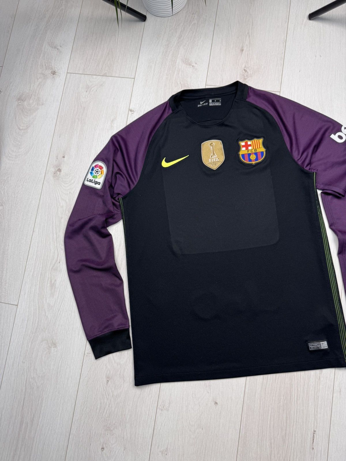 Other FC BARCELONA 2016-17 GOALKEEPER NIKE FOOTBALL SOCCER JERSEY Size US M / EU 48-50 / 2 - 2 Thumbnail