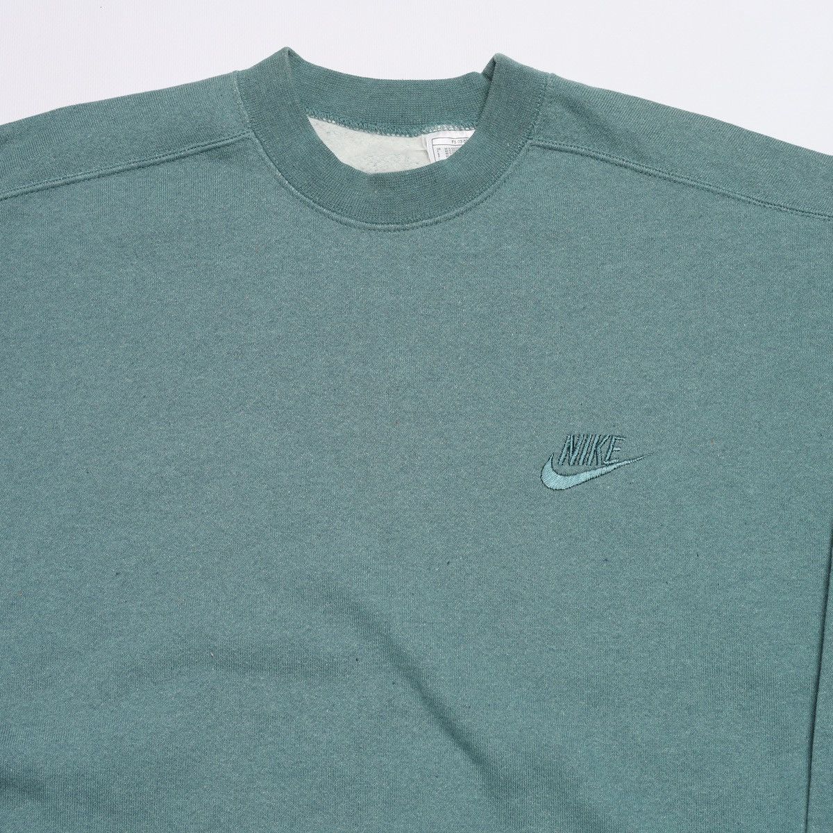 Nike Vintage Nike Embroidered Swoosh Logo Sweatshirt Size US L / EU 52-54 / 3 - 5 Thumbnail