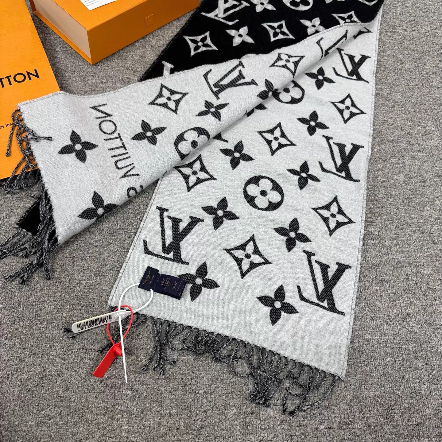 Louis Vuitton LV Monogram Tassel Scarf B&W Color Blocked 100% Wool Size ONE SIZE - 3 Thumbnail
