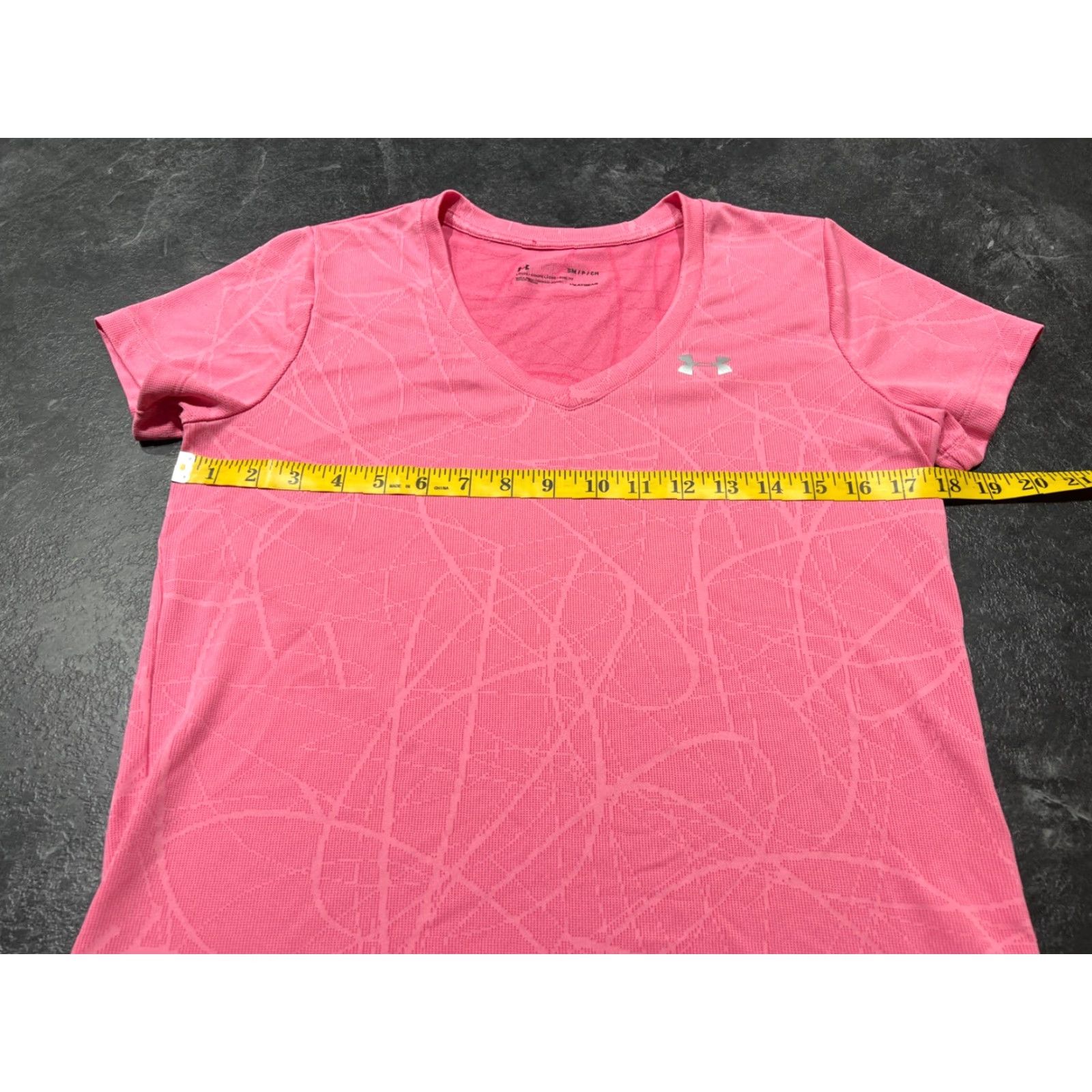 Under Armour Under Armour T-Shirt Women's V-Neck Short Sleeve Pink Size Small Adult Small Regular Fit Moisture Wicking Sports Shirt Size S / US 4 / IT 40 - 7 Thumbnail