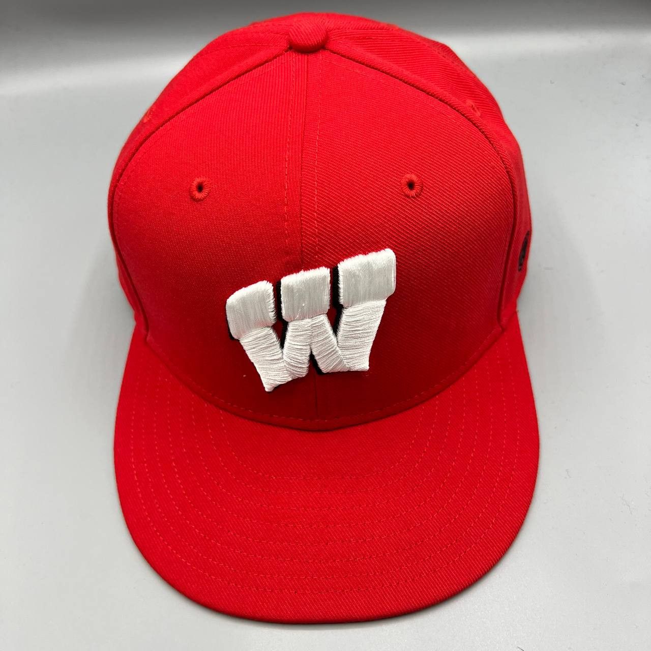 Top Of The World Wisconsin Badgers Hat Men 7 3/8 Red NCAA Fitted Cap ...