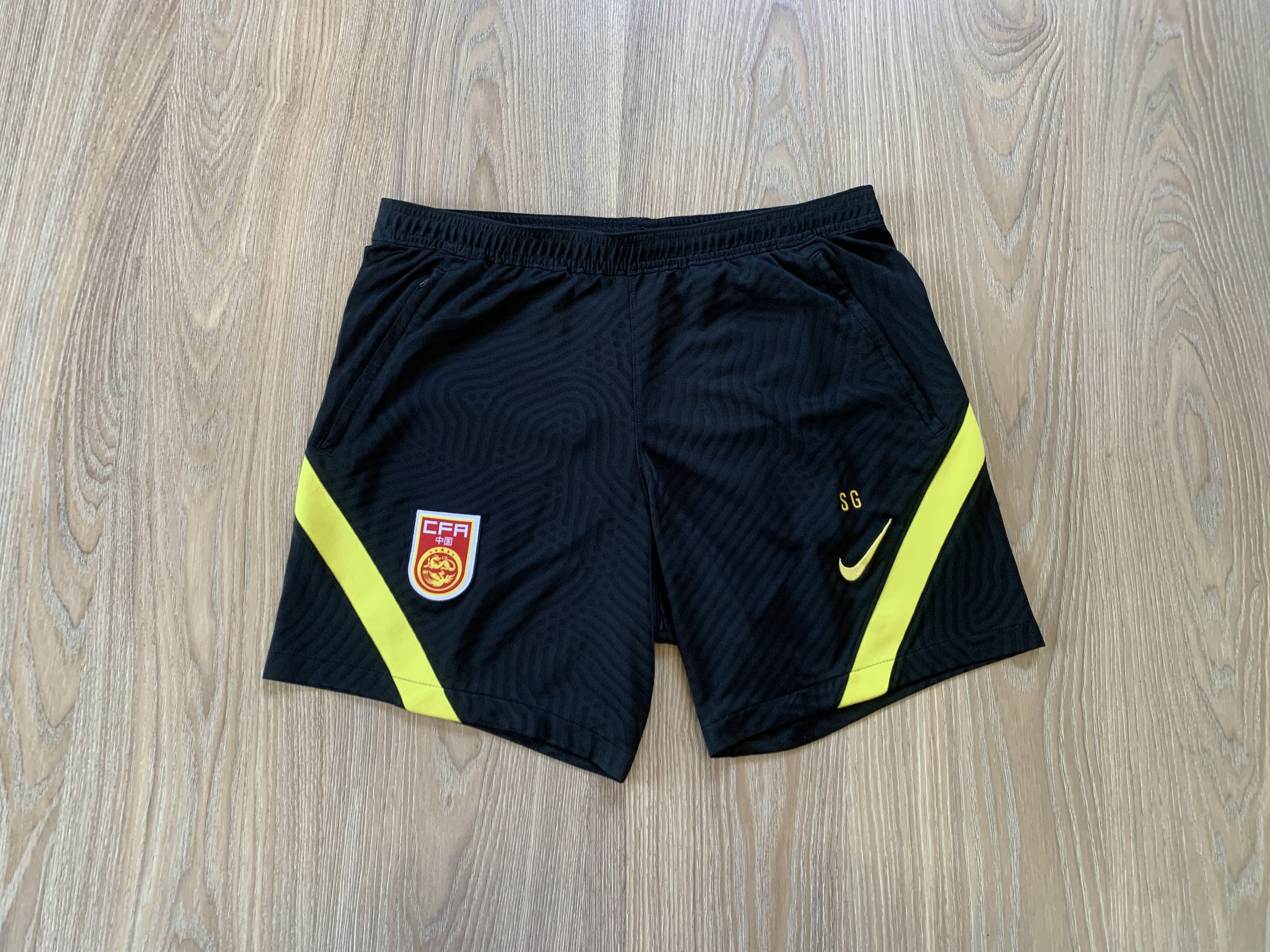 Nike Nike Mens China National Football Team Association Shorts Size US 40 / EU 56 - 2 Thumbnail
