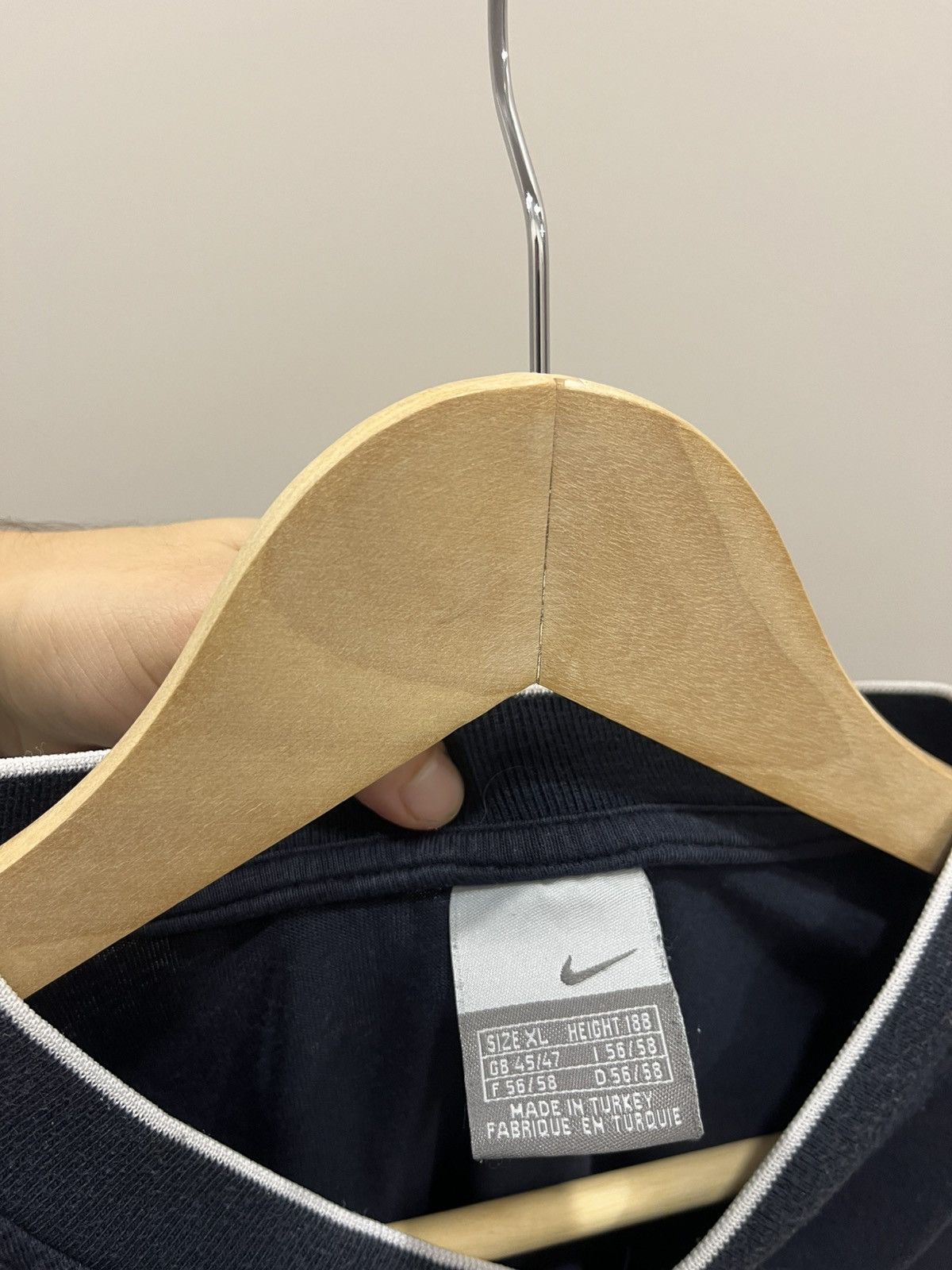 Nike Rare Vintage T-Shirt Nike Centr Logo Small swoosh drill Y2K Size US XL / EU 56 / 4 - 4 Thumbnail