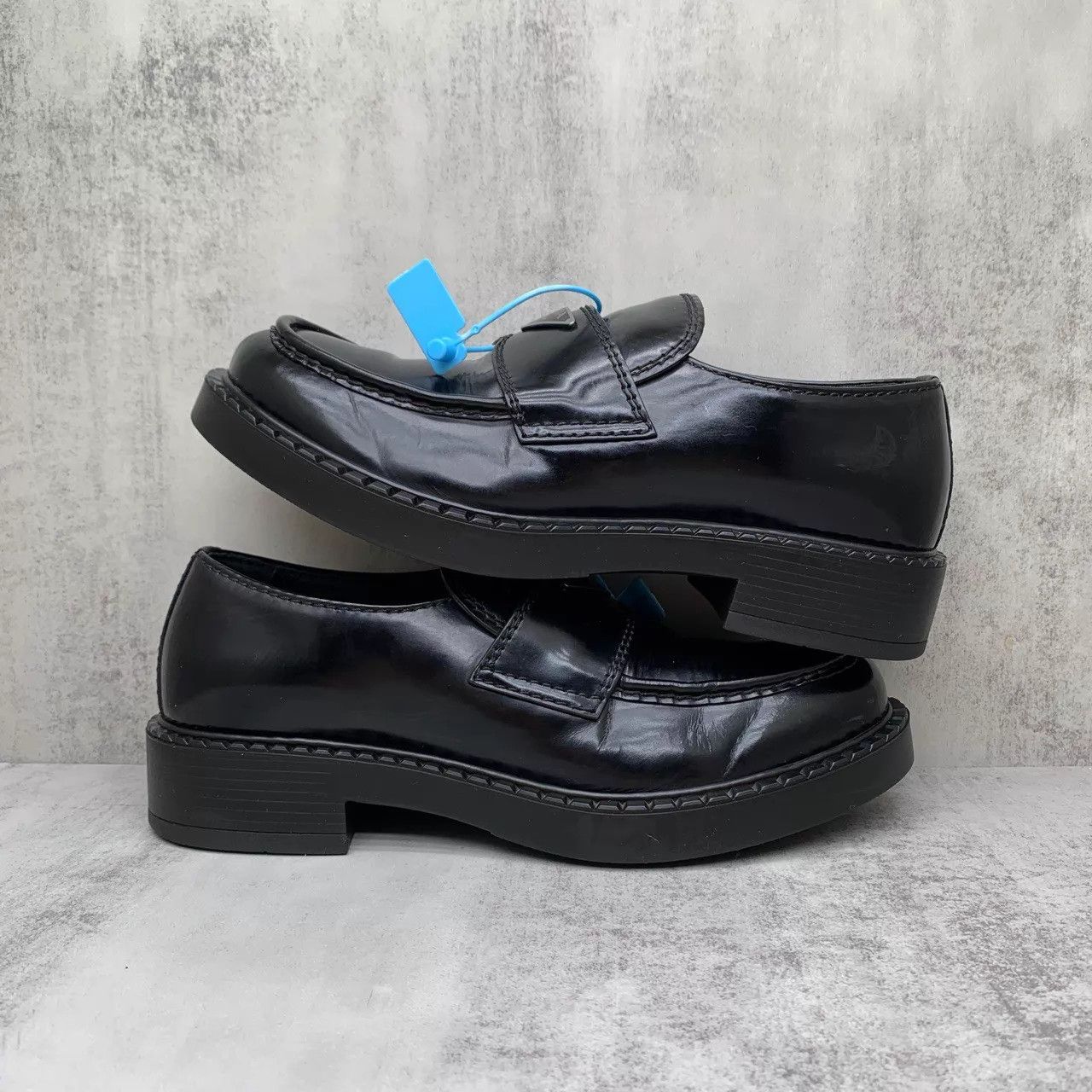 Prada Prada Black Tri Logo Loafer 41 98new JZ1412 Size US 8 / EU 41 - 2 Thumbnail
