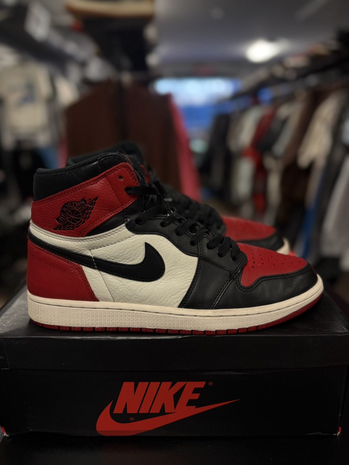 Jordan Brand × Nike Jordan 1 Bred Toe Size 11 Black Red Size 11 Pre Owned Size US 11 / EU 44 - 1 Thumbnail