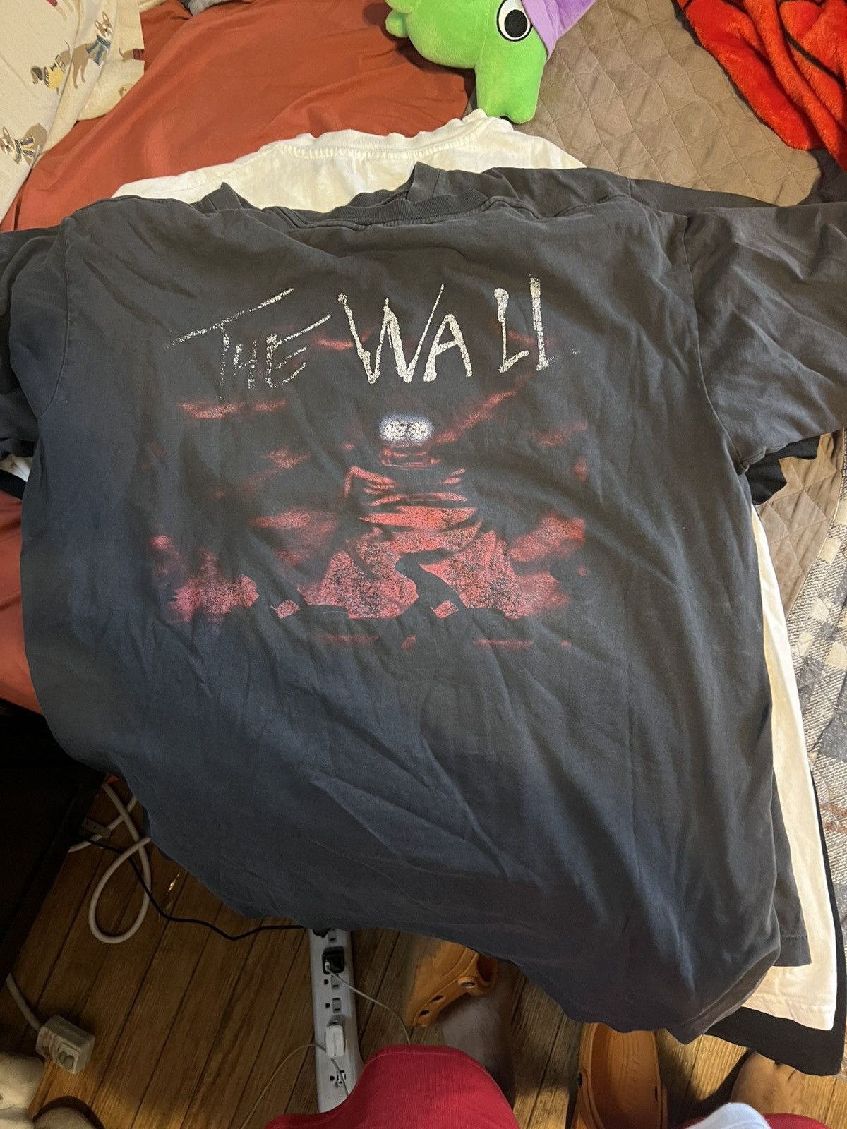 Vintage Vintage Pink Floyd The Wall Tee Size US L / EU 52-54 / 3 - 2 Thumbnail