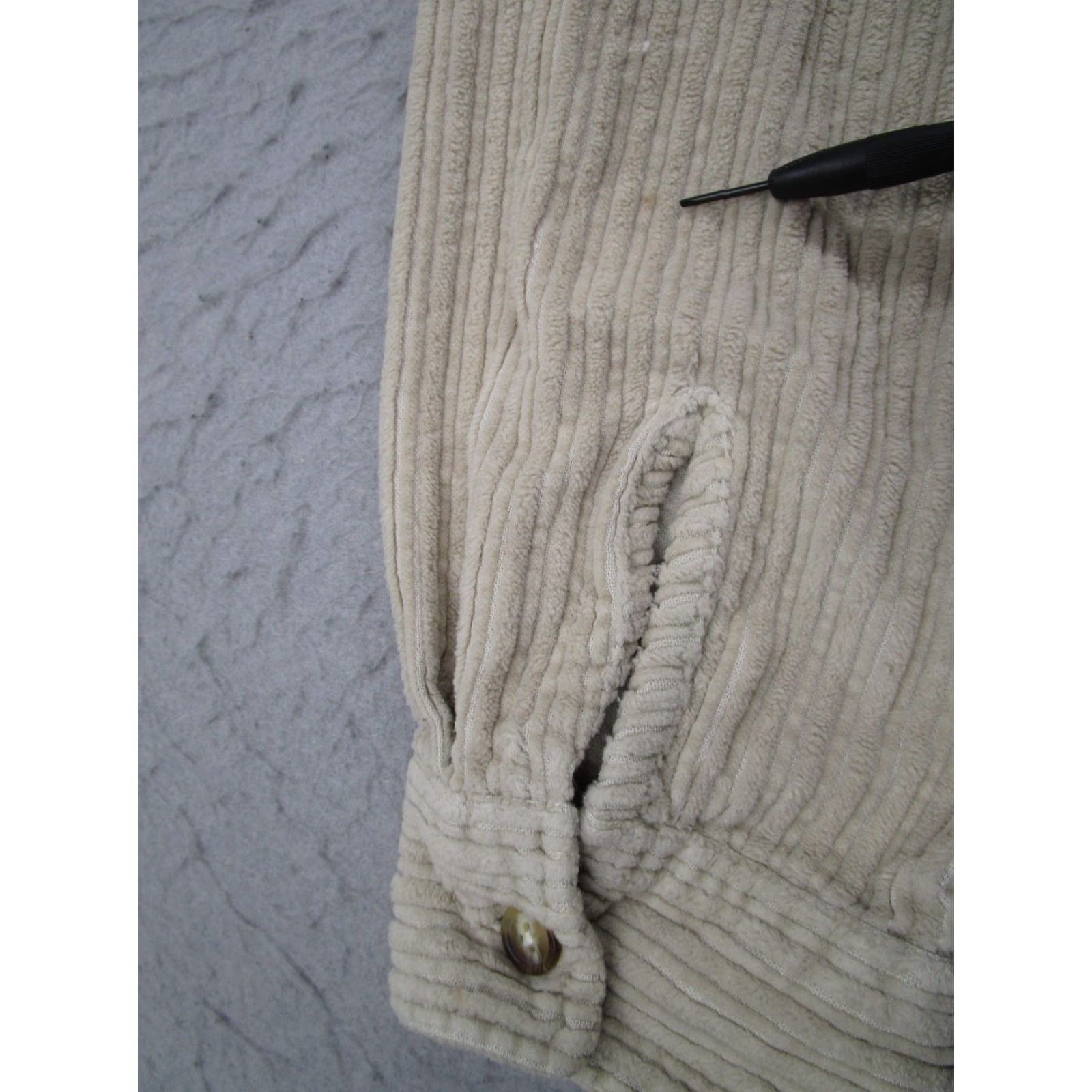 Vintage VINTAGE Drifter Mens Shirt Large Beige Corduroy Button-Front Long Sleeve Pockets 90s Retro Size US L / EU 52-54 / 3 - 7 Thumbnail