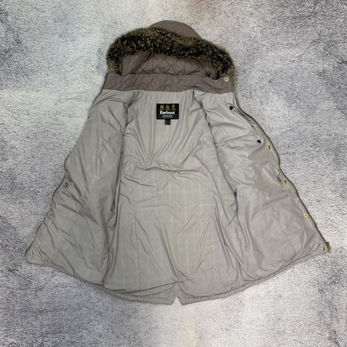 Barbour Barbour Enduro Quilt Women Jacket Hooded Fur UK14 EU40 USA10 Size L / US 10 / IT 46 - 11 Thumbnail