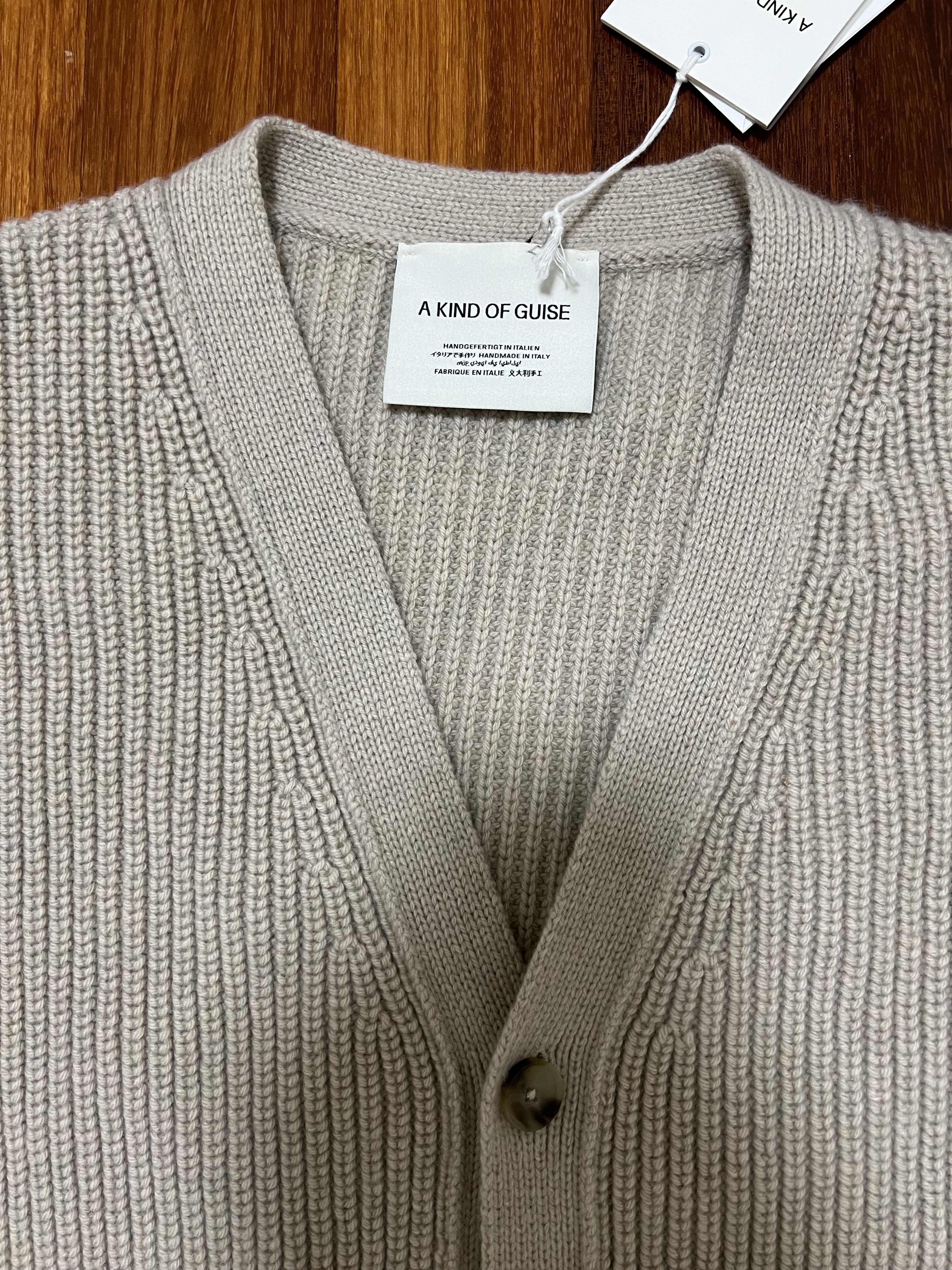 A Kind Of Guise 💚 AW23 A Kind Of Guise Candido Cardigan Natural Melange NEW Size US L / EU 52-54 / 3 - 9 Thumbnail