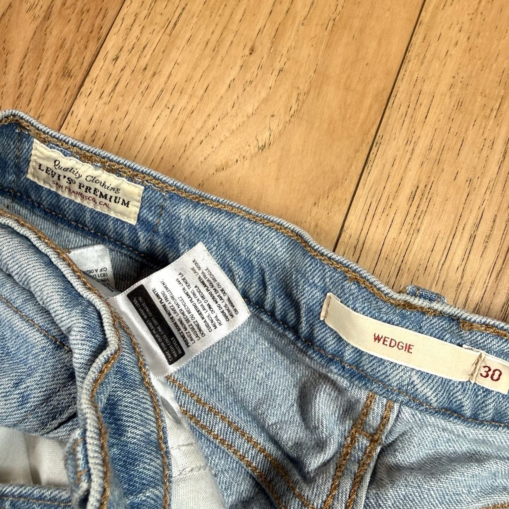 Levi's Levi’s Signature Series Jeans Mens 30x28 Light Wash Straight Jeans 30 Mens Blue Inseam 28 Size US 30 / EU 46 - 5 Thumbnail