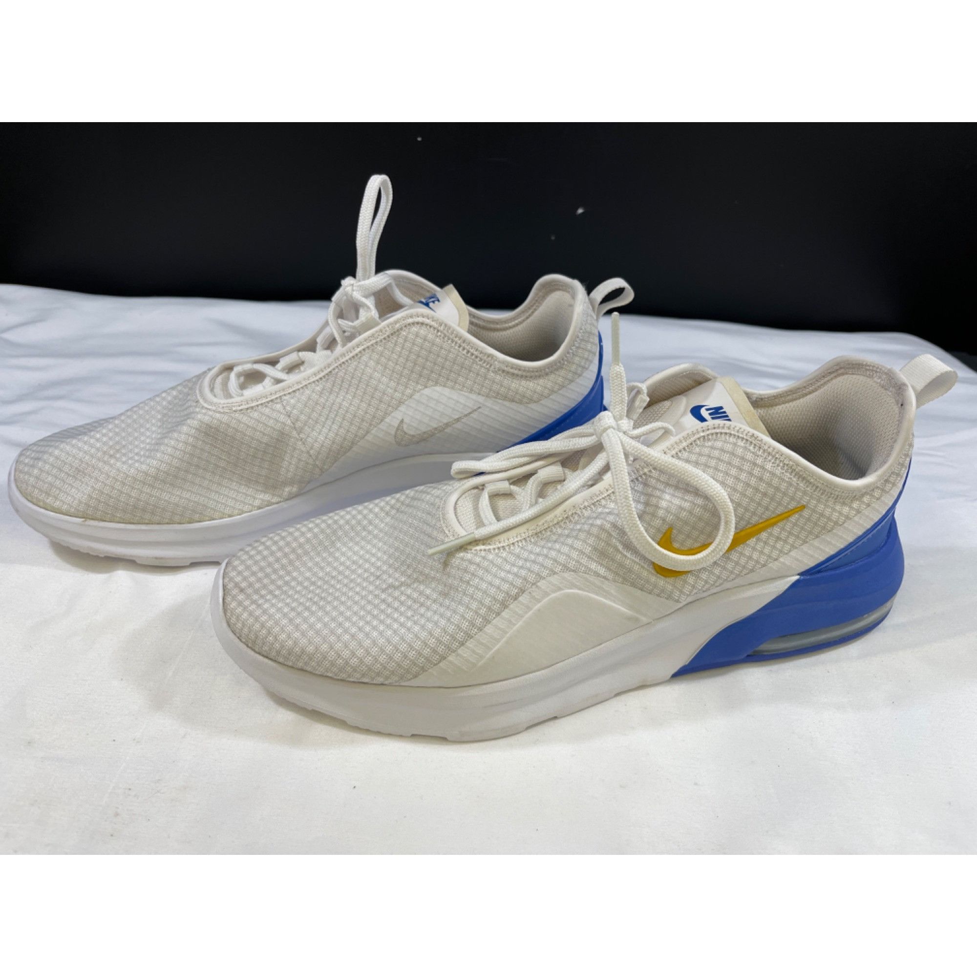 Nike Nike Air Max Motion2 Men's White/Blue Sneakers/Shoes Size11. Size US 11.5 / EU 44-45 - 3 Thumbnail