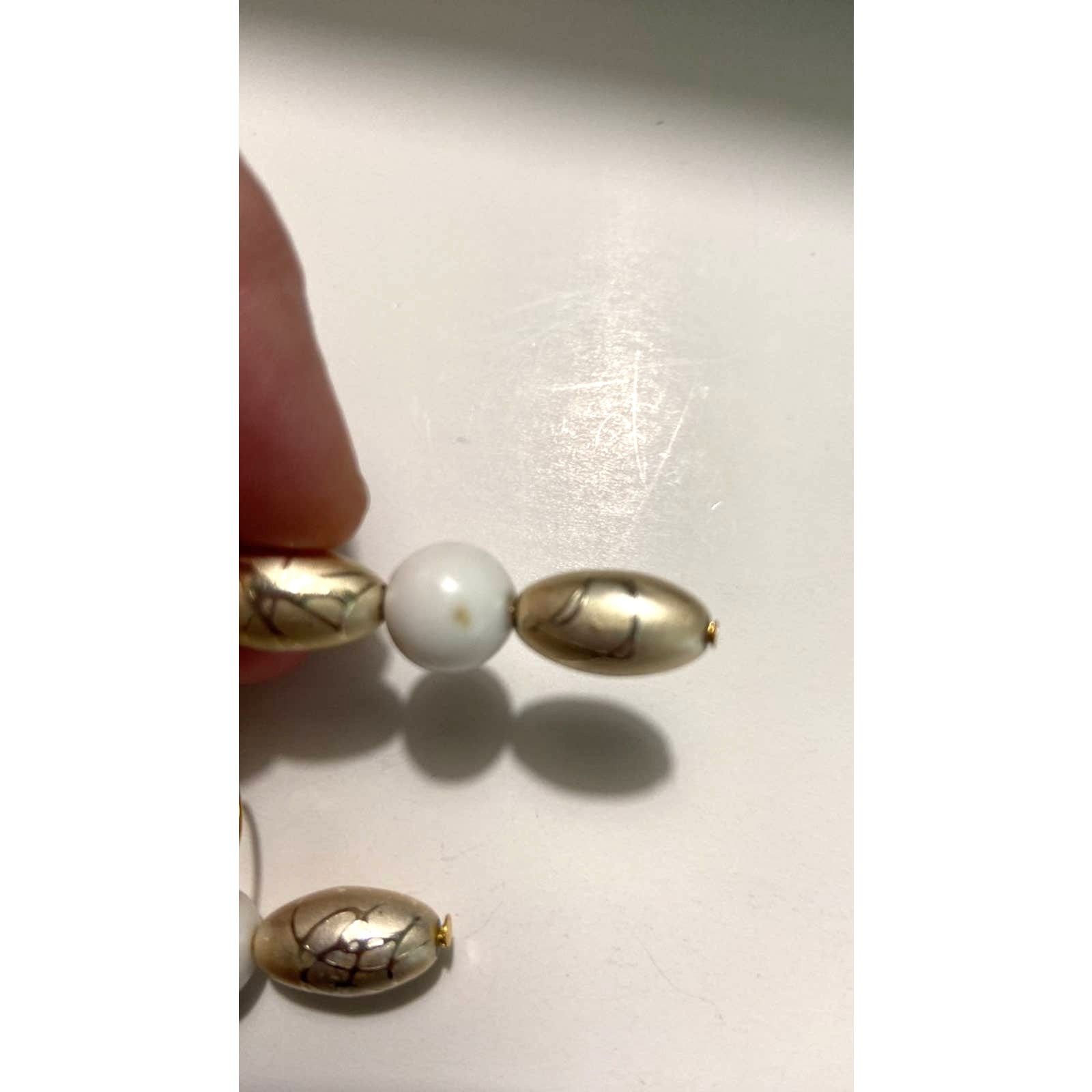 Handmade gold and white bead earrings Size ONE SIZE - 4 Thumbnail