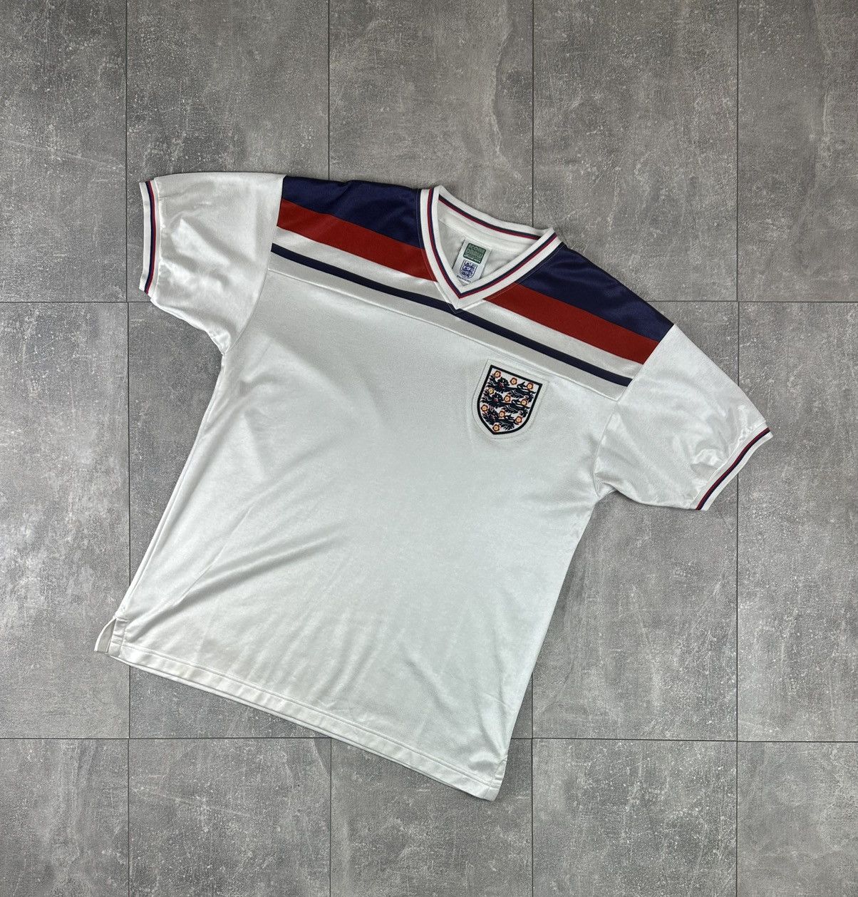 Other Score Draw England 80S Retro Replica Soccer Jersey Size US L / EU 52-54 / 3 - 1 Thumbnail