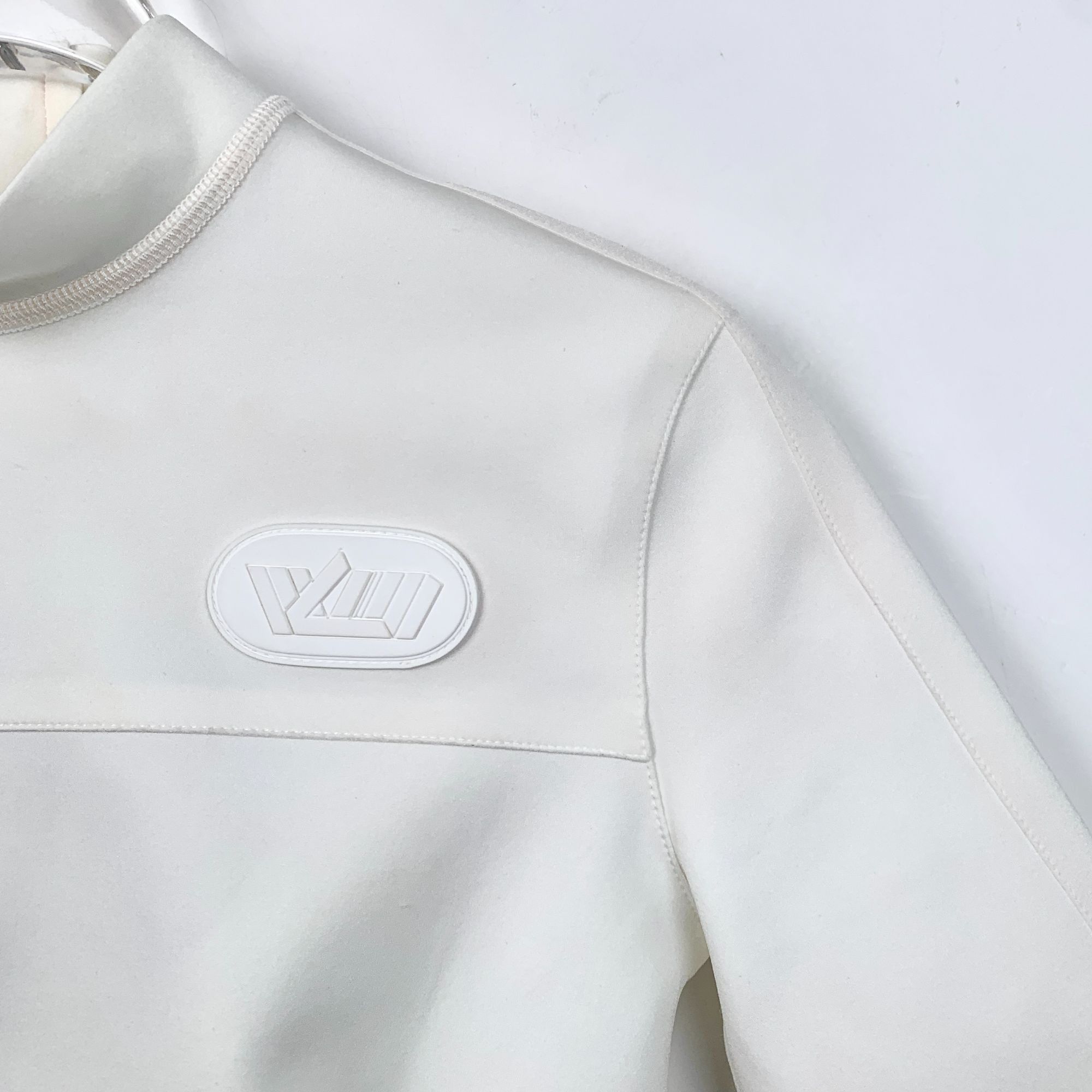 Louis Vuitton Louis Vuitton White High-Neck Short-Sleeve Cropped T-Shirt W Size XS / US 0-2 / IT 36-38 - 7 Thumbnail