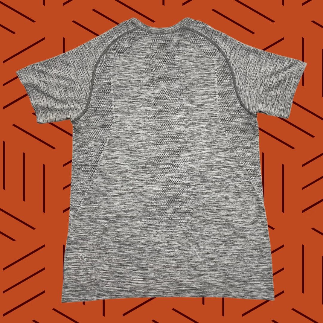 Lululemon Lululemon Metal Vent Tech Shirt Mens M Gray Active Short Sleeve Henley Casual Size US M / EU 48-50 / 2 - 1 Thumbnail