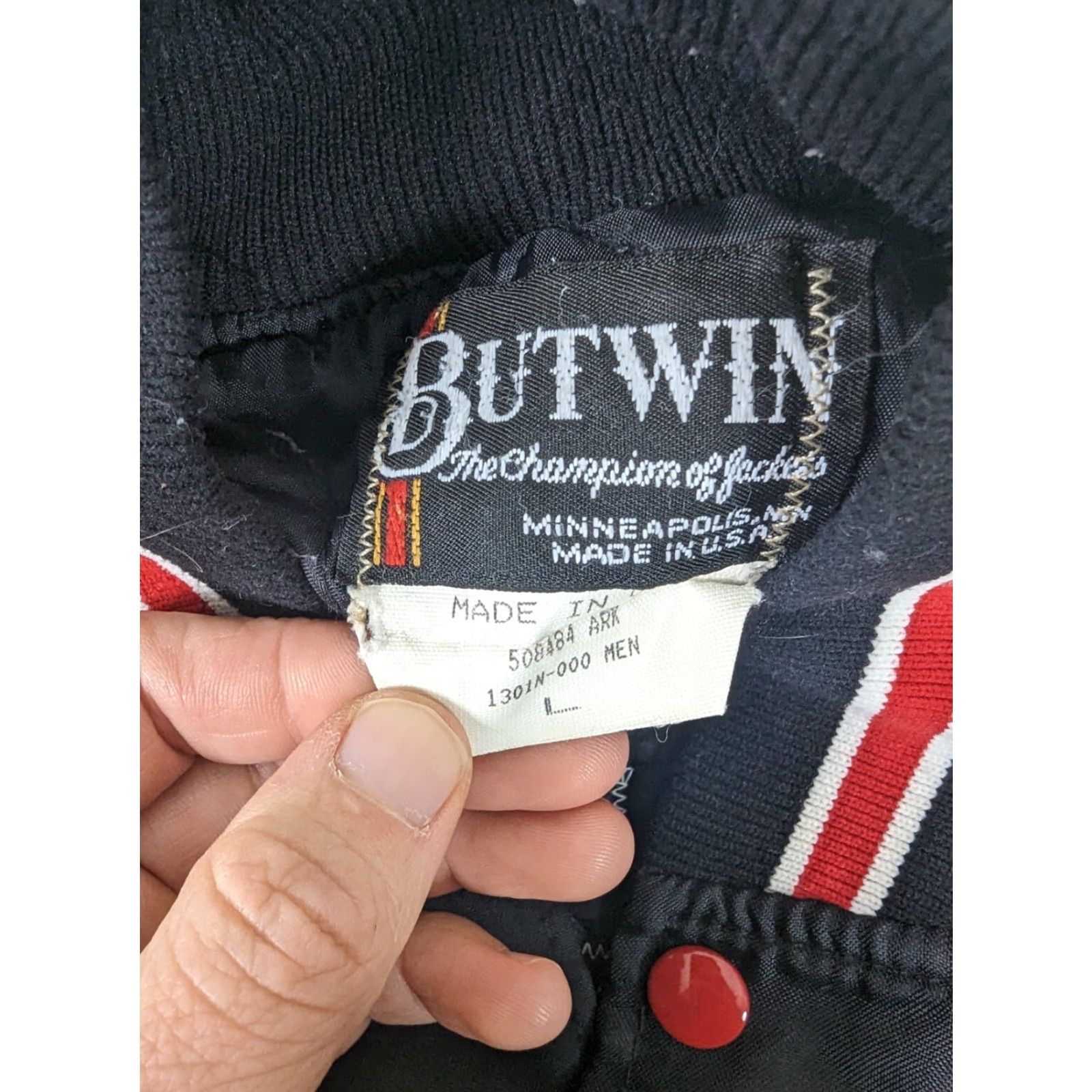 Vintage VINTAGE Badgerland Hockey Camp Satin Bomber Jacket Black Mens Large USA Jacket Size US L / EU 52-54 / 3 - 3 Thumbnail