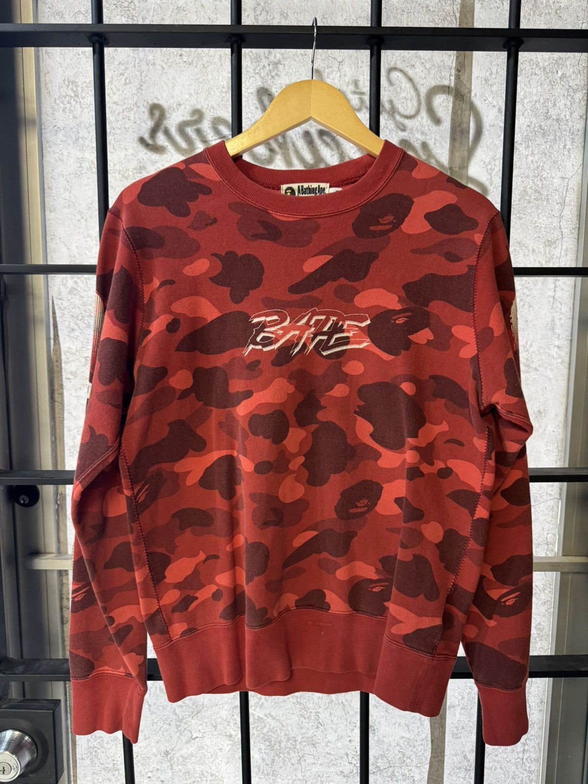 Bape Bape Red Camo Spray Logo Crewneck Sweatshirt Size US M / EU 48-50 / 2 - 2 Thumbnail