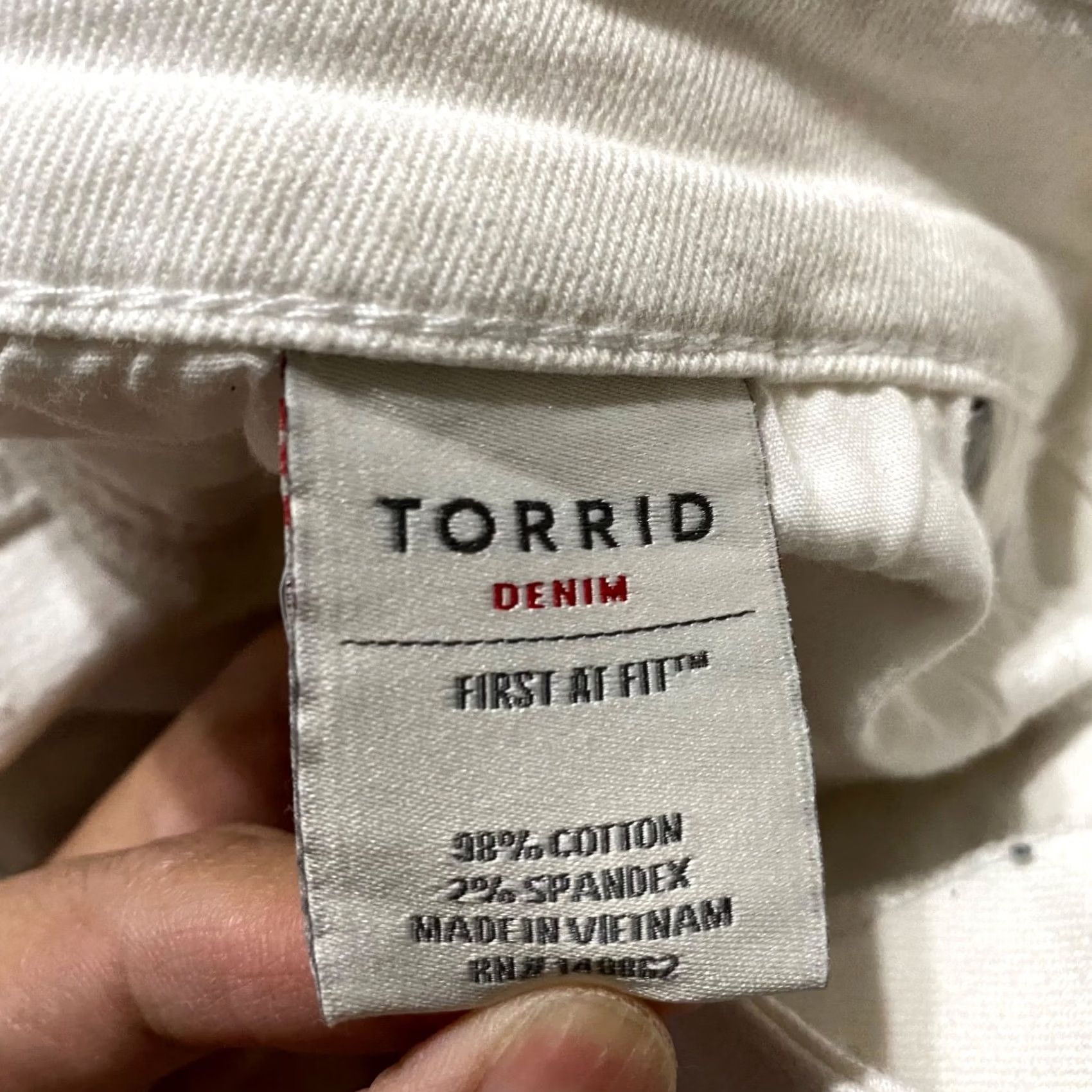 Torrid Torrid White Denim High Rise Cut-Off 5 Inseam Plus 22 Shorts Womens Vintage No Pocket 5-Pocket Denim Stretch Cotton Spandex Casual Clothing Size 40" / US 18 - 4 Thumbnail
