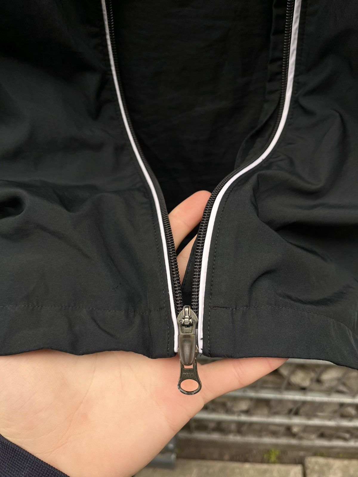 Nike Vintage Nike Swoosh Track Suit Nylon Y2K Windbreaker Rare Size US L / EU 52-54 / 3 - 13 Thumbnail