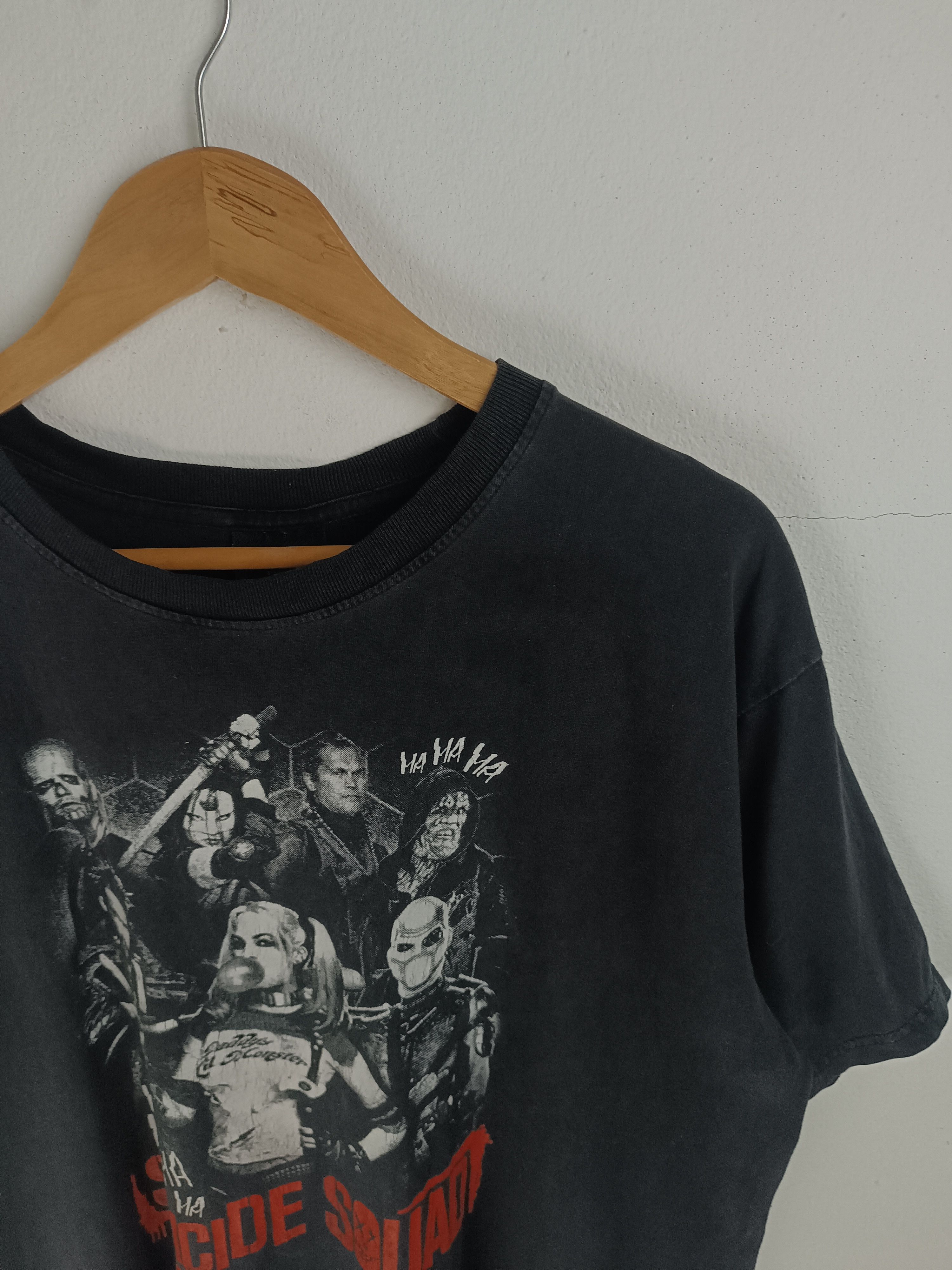 DC Comics VINTAGE FADED SUICIDE SQUAD DC COMICS SUPERHEROES TEE Size US L / EU 52-54 / 3 - 9 Thumbnail