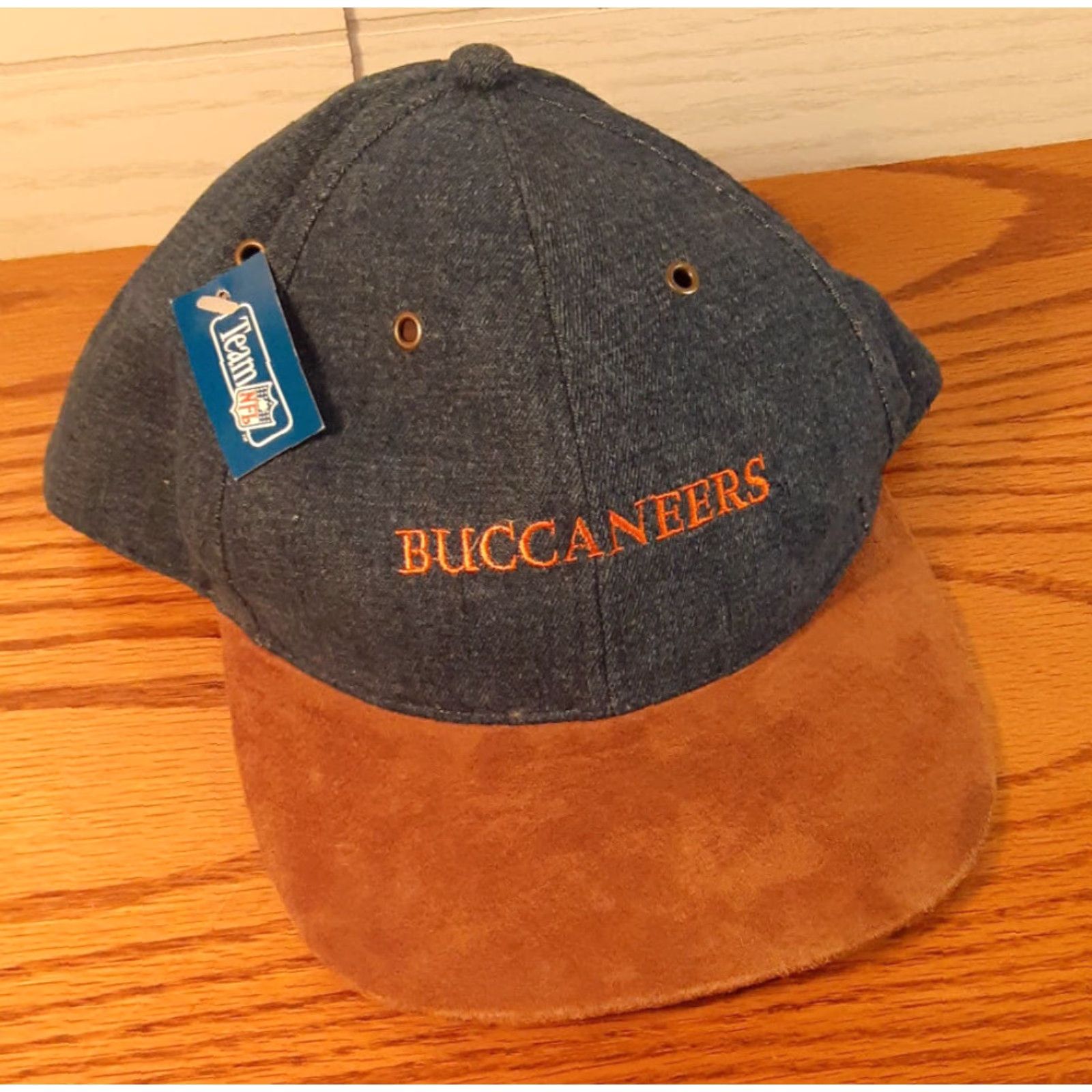 Vintage VINTAGE Tampa Bay Buccaneers Hat Baseball Cap Suede Snapback NWT Adjustable Brown&Blue Men Men’s Sports Football NWT Size US 35 - 7 Thumbnail