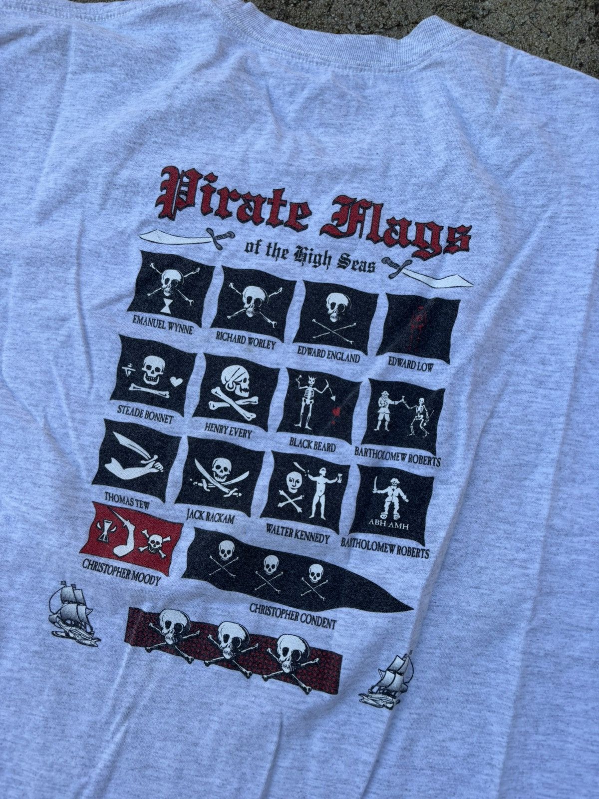 Vintage Vintage Pirate Flags T shirt Size US XL / EU 56 / 4 - 2 Thumbnail