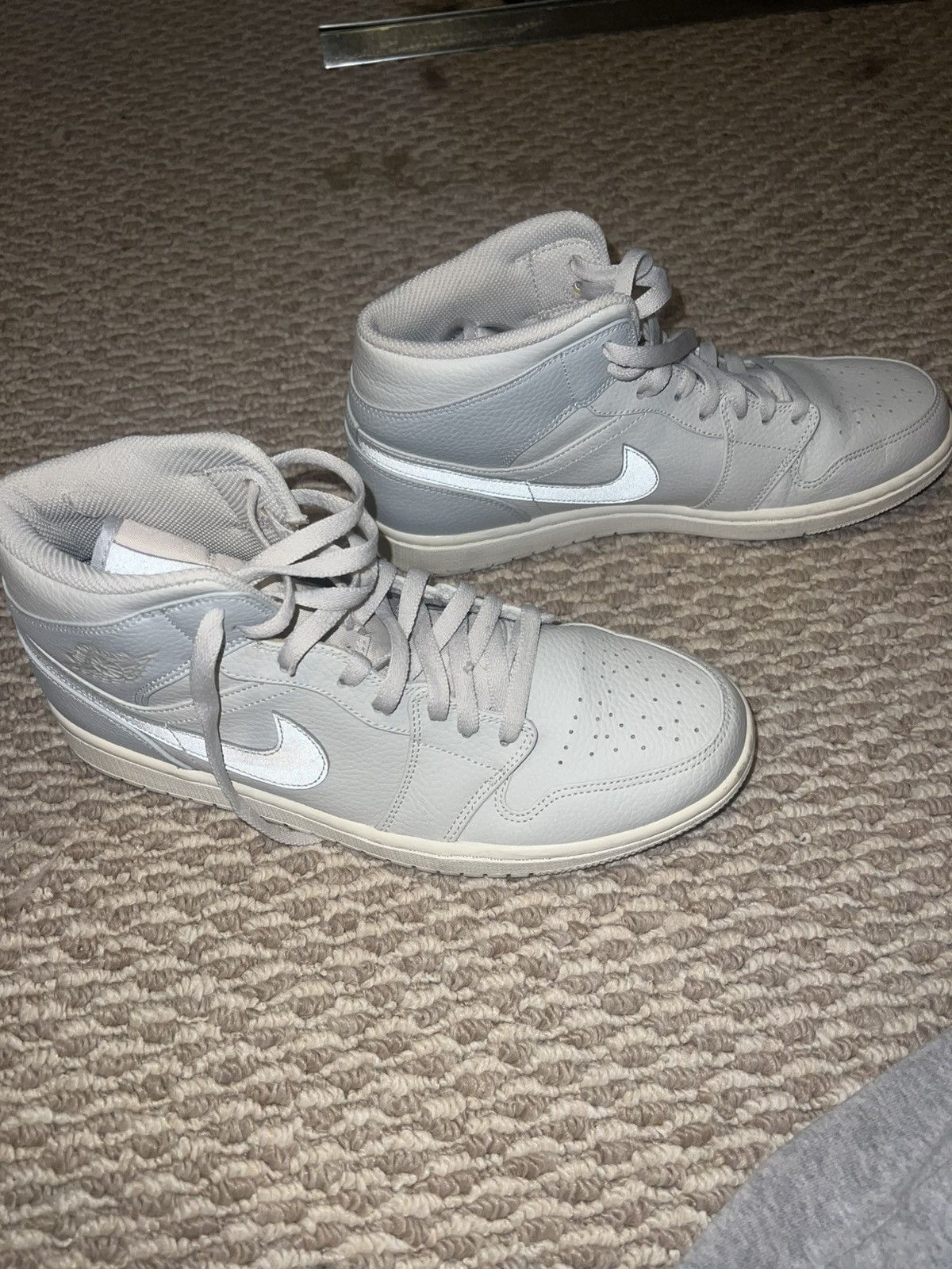 Nike Nike Air Jordan 1 Mid sneakers “Grey Fog” Size US 10.5 / EU 43-44 - 5 Thumbnail