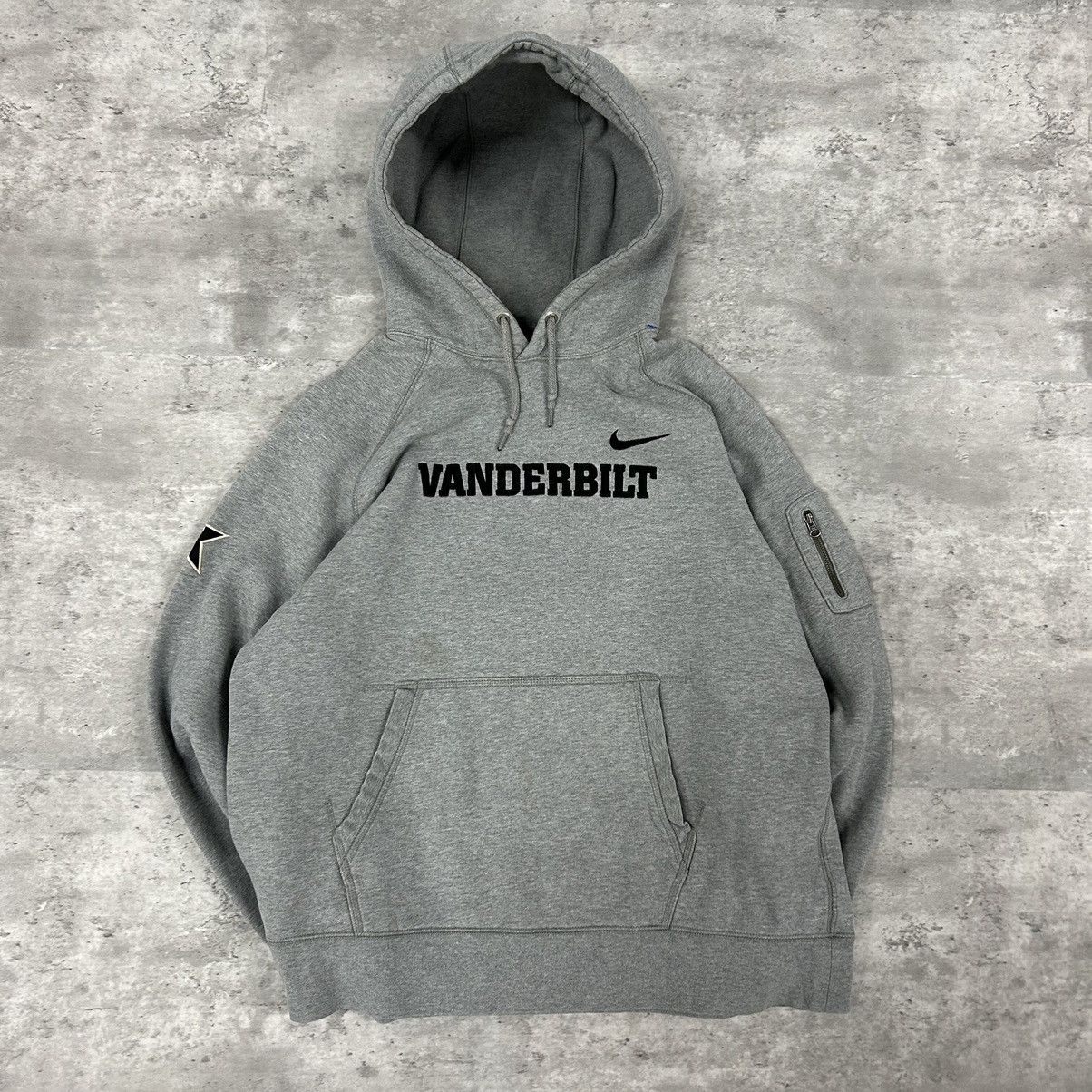 Nike essential Nike Vanderbilt hoodie sweatshirt sz xl Size US XL / EU 56 / 4 - 1 Thumbnail