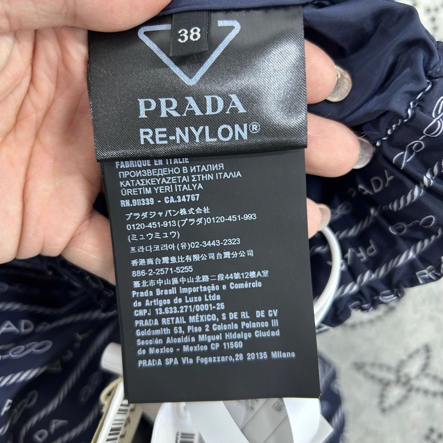Prada Prada all over triangle logo short new 38 Size 27" / US 4 / IT 40 - 5 Thumbnail