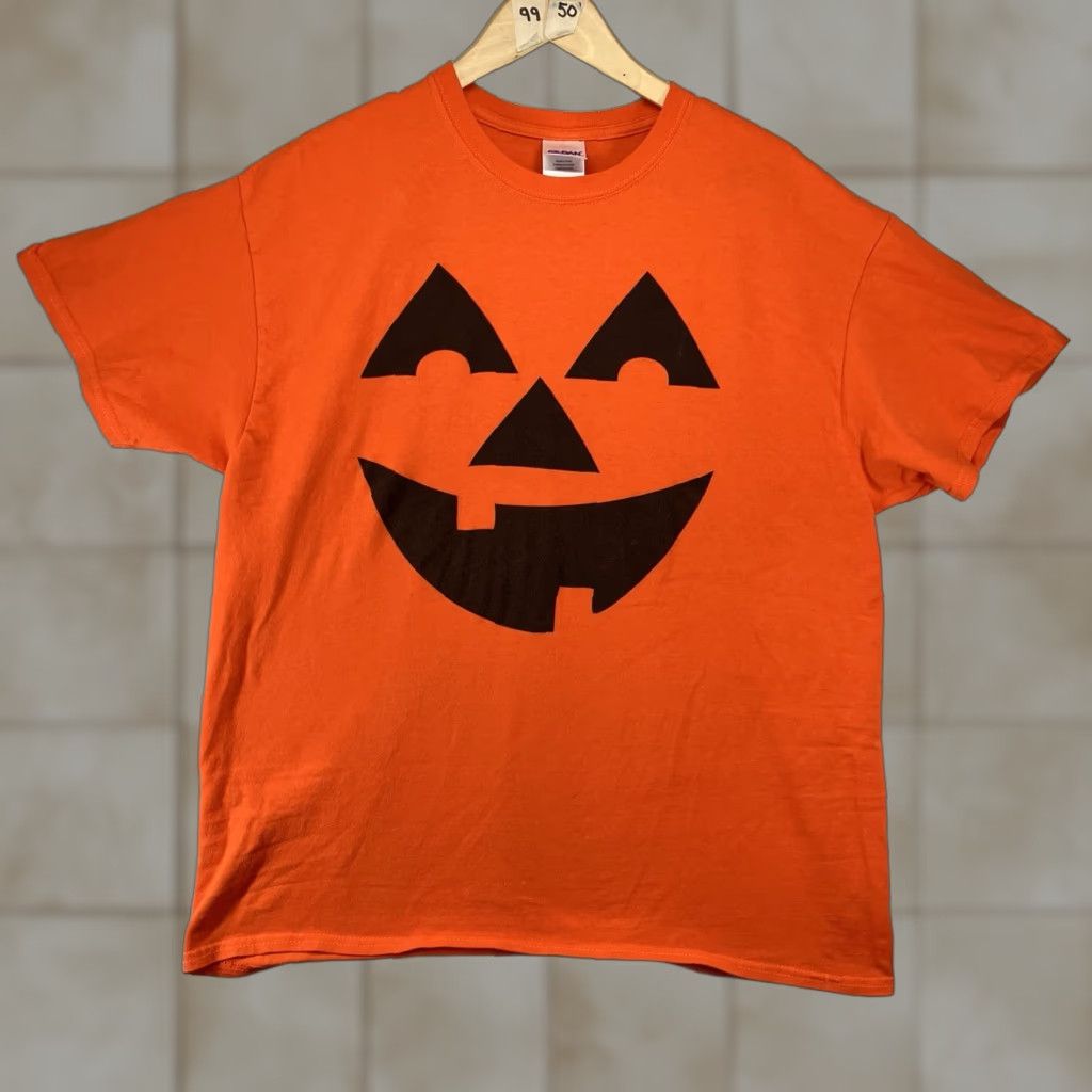 Gildan VINTAGE Gildan Halloween Pumpkin Shirt Mens Large Orange T-Shirt Crew Neck Short Sleeve Graphic Print 2000s Party Retro Jack O'Lantern Size US L / EU 52-54 / 3 - 1 Thumbnail