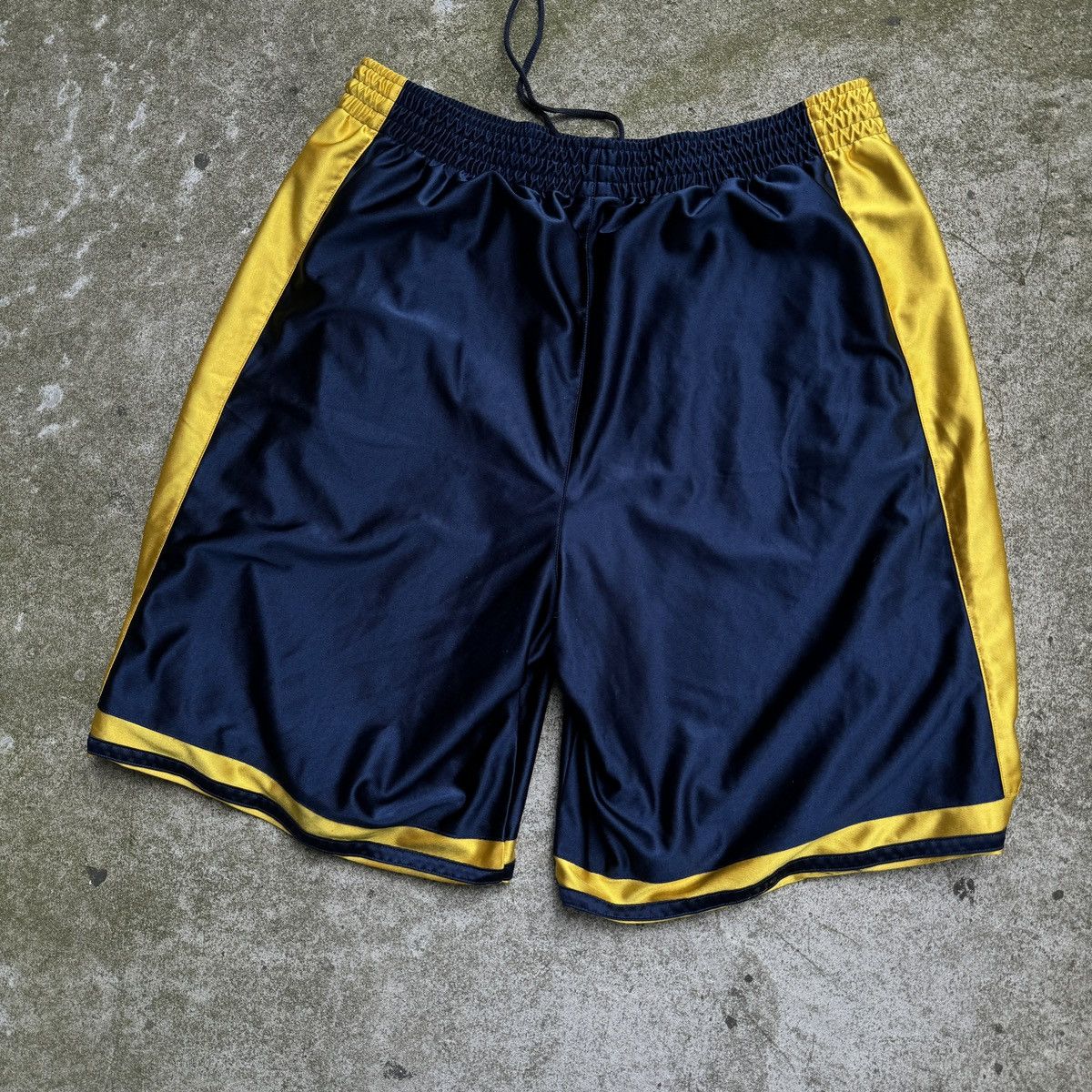 Nike Vintage Nike Satin Dazzle Basketball Shorts Swishy Size US 36 / EU 52 - 5 Thumbnail