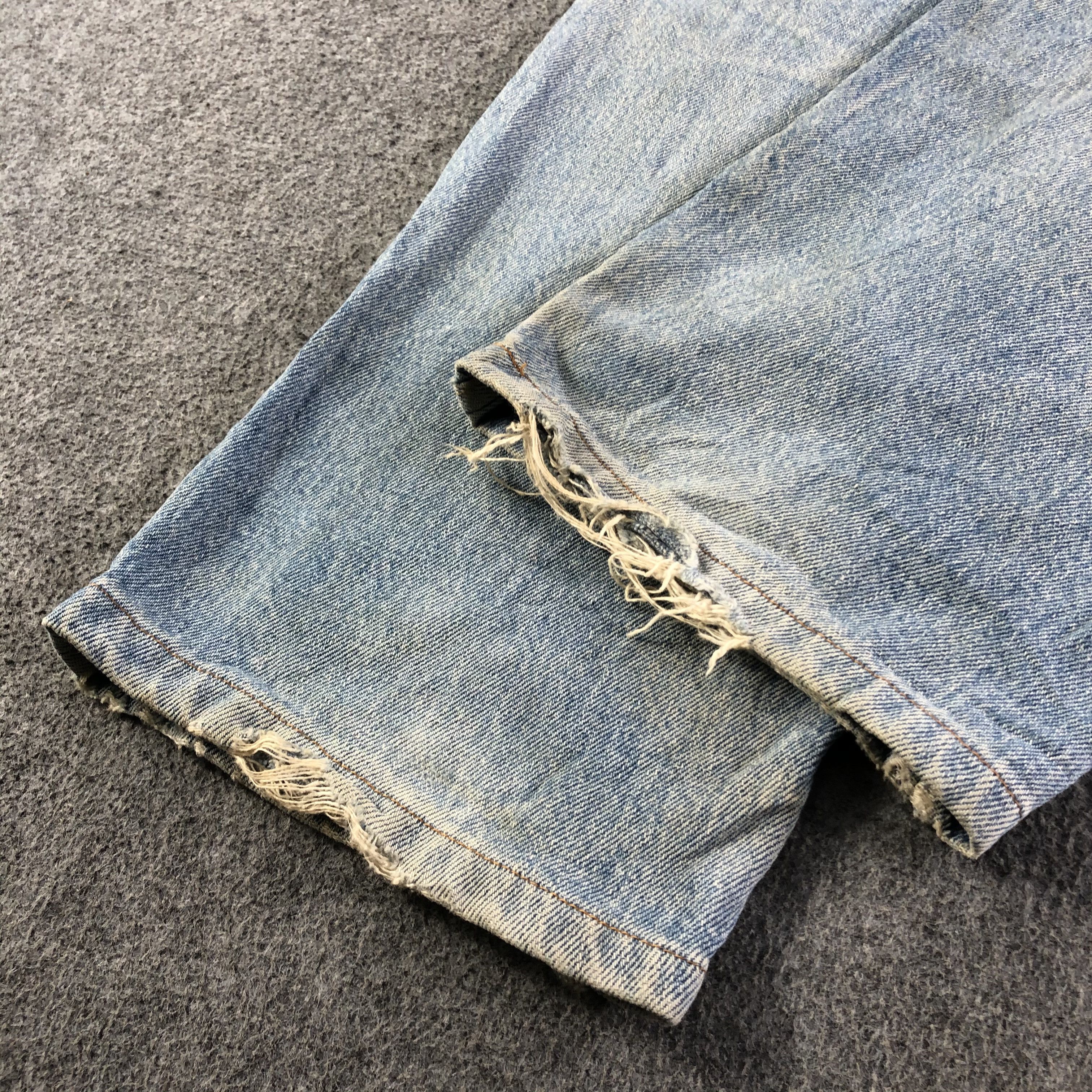 Levi's 90s Vintage Light Wash Levis 501 Jeans-J3869 Size US 31 - 6 Thumbnail