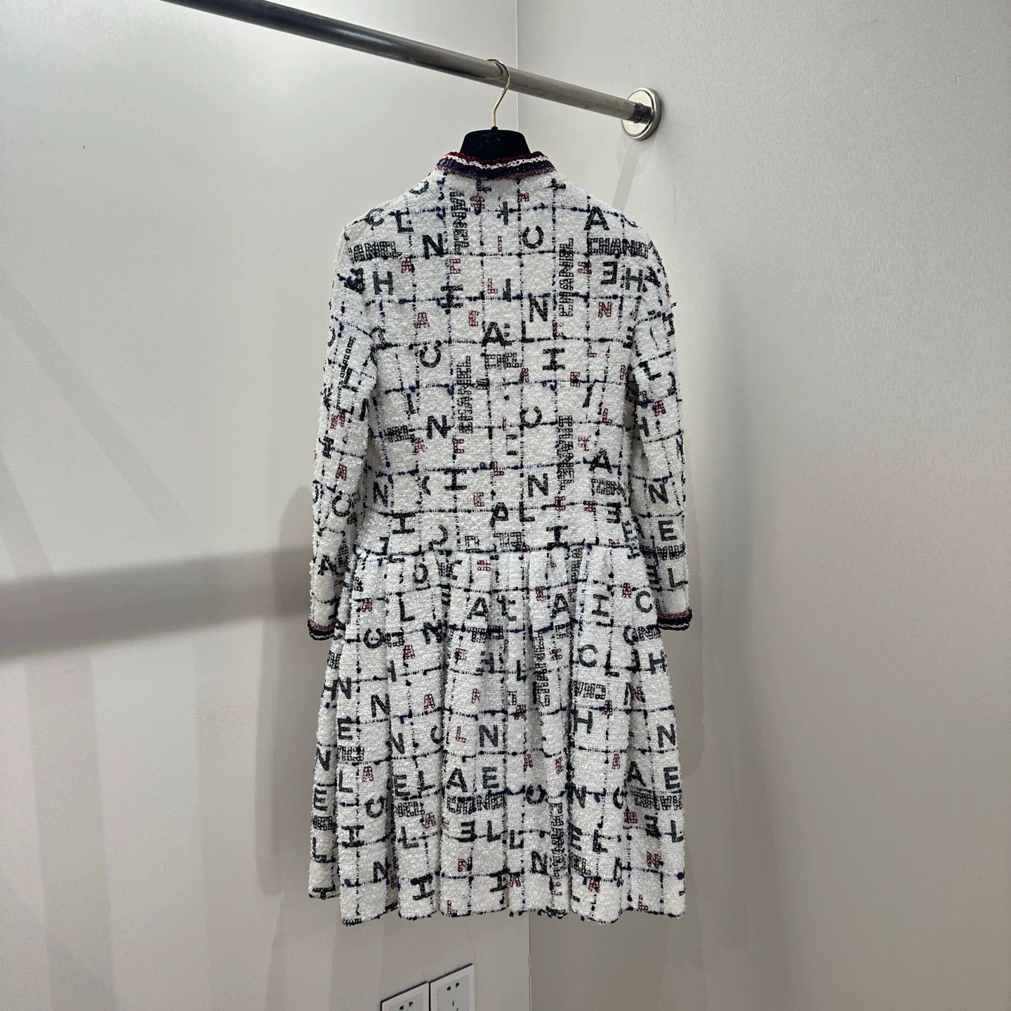 Chanel Chanel Mar87 Rooftop RWB logo Vneck 4pkt Dress 38 Size S / US 4 / IT 40 - 2 Thumbnail
