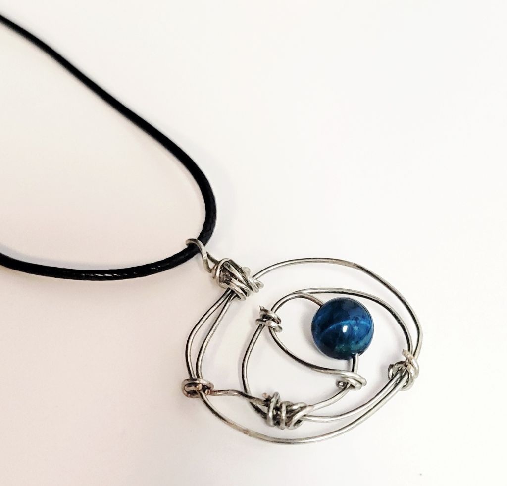 Handmade Minimalist knotted wire necklace with dragon vein agate vead Size ONE SIZE - 2 Thumbnail