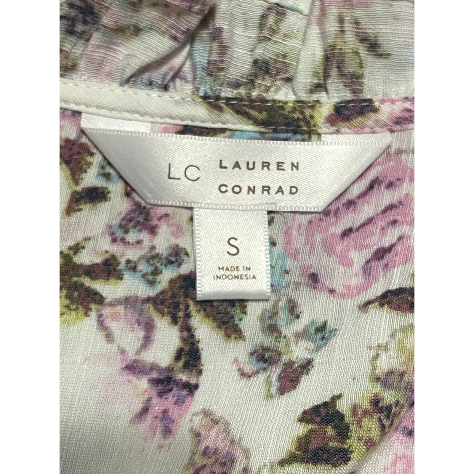 Vintage LC Lauren Conrad Blouse Women's Size Small Button-Up Floral Purple White Long Sleeve Shirt Casual Modern Fall Spring Summer Womens Size S / US 4 / IT 40 - 5 Thumbnail