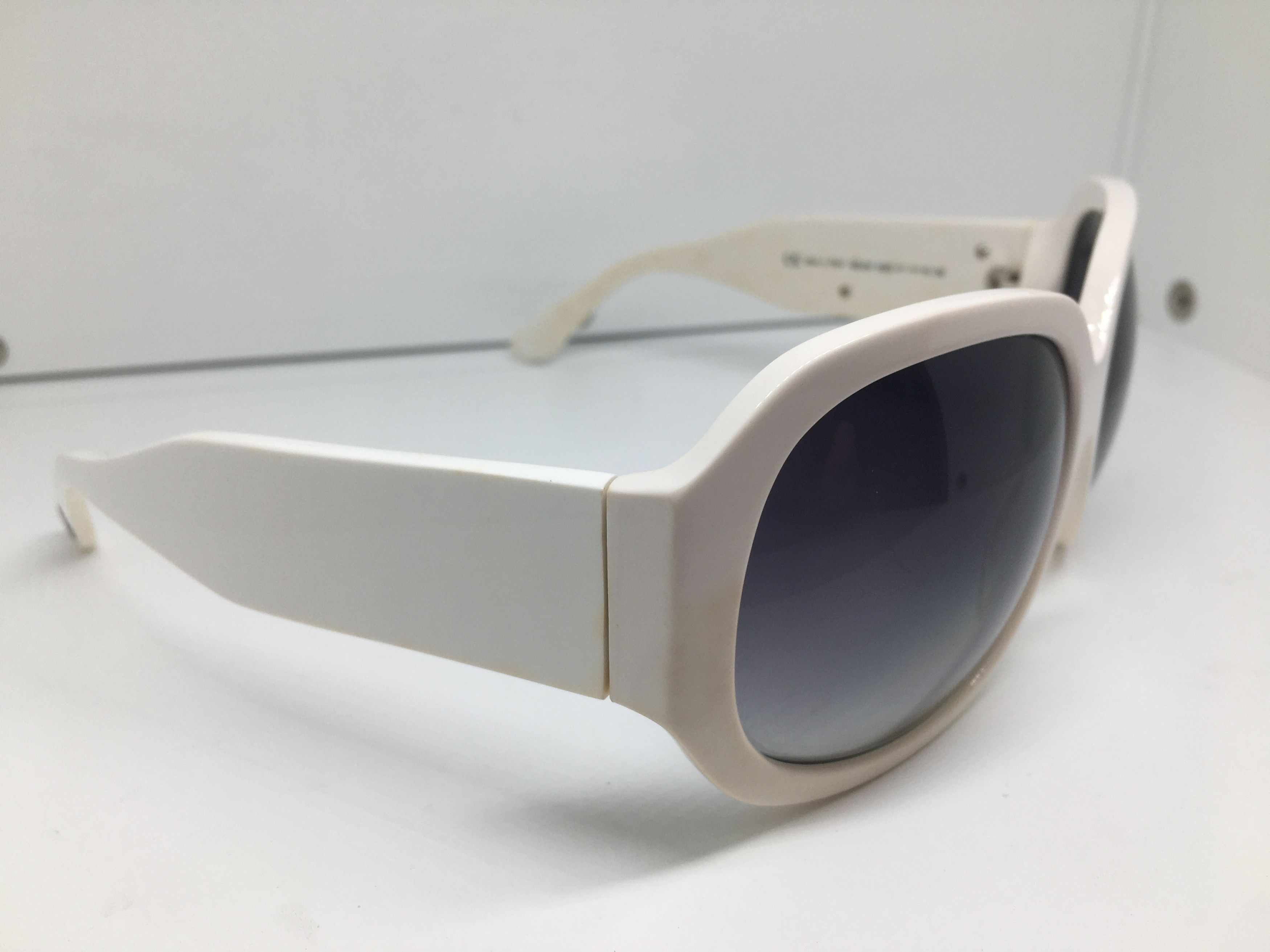 Juicy Couture Juicy Couture White Oversize Sunglasses Frame Italy Size ONE SIZE - 3 Thumbnail