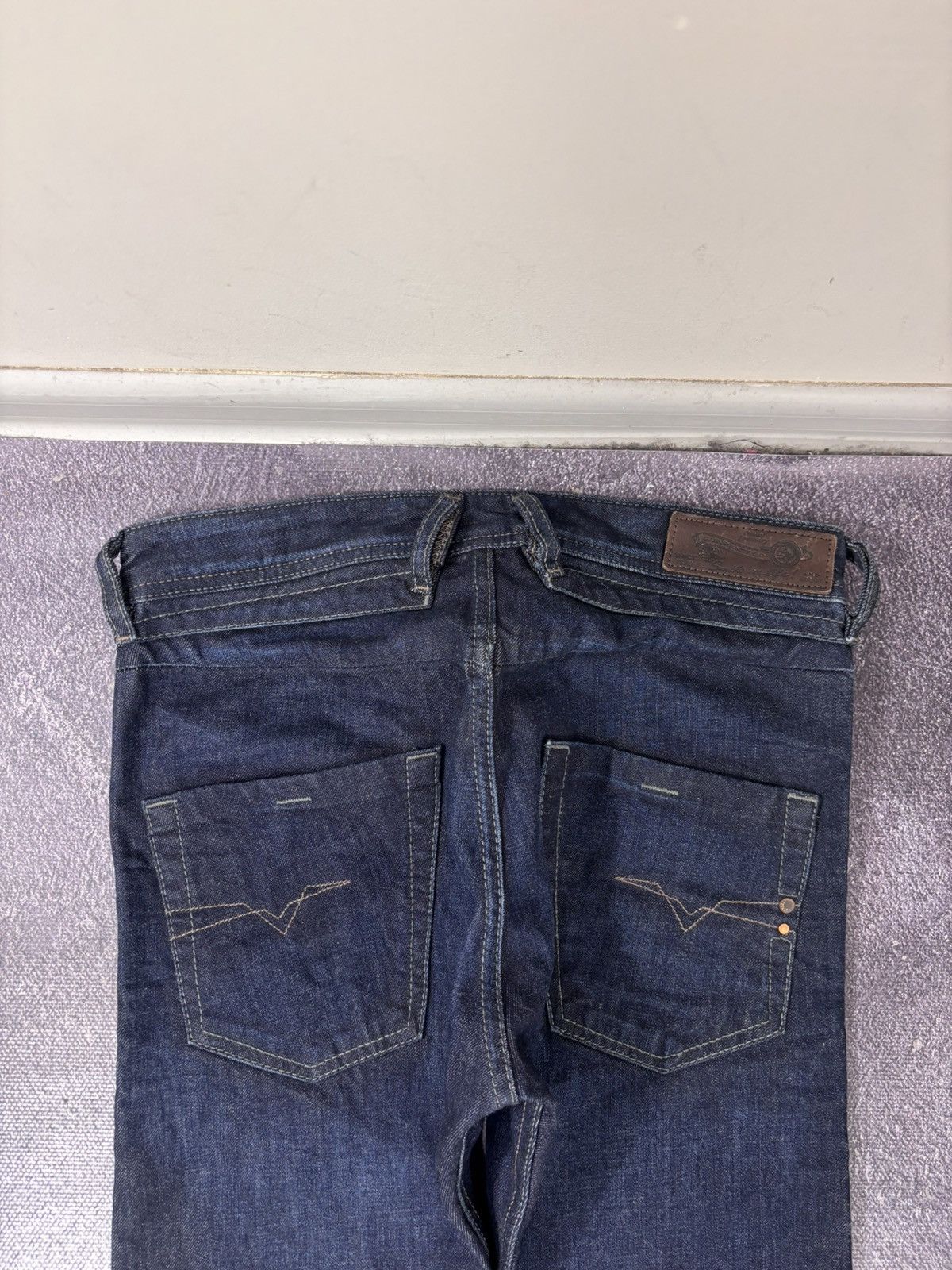 Diesel Diesel Belther NWT Men’s Denim Jeans Regular Slim Tapered Size US 28 / EU 44 - 19 Thumbnail